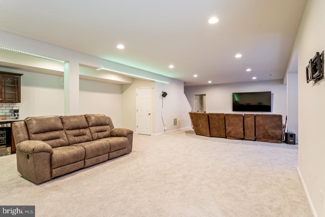 ESTATES AT KINGSWOOD - Residential Lease