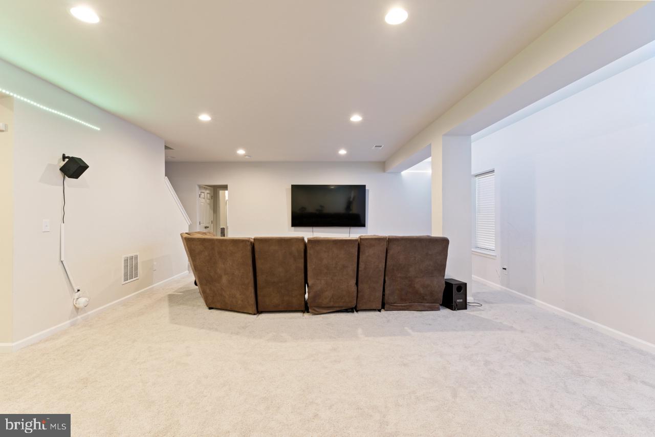 ESTATES AT KINGSWOOD - Residential Lease