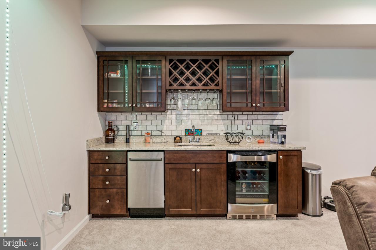 ESTATES AT KINGSWOOD - Residential Lease