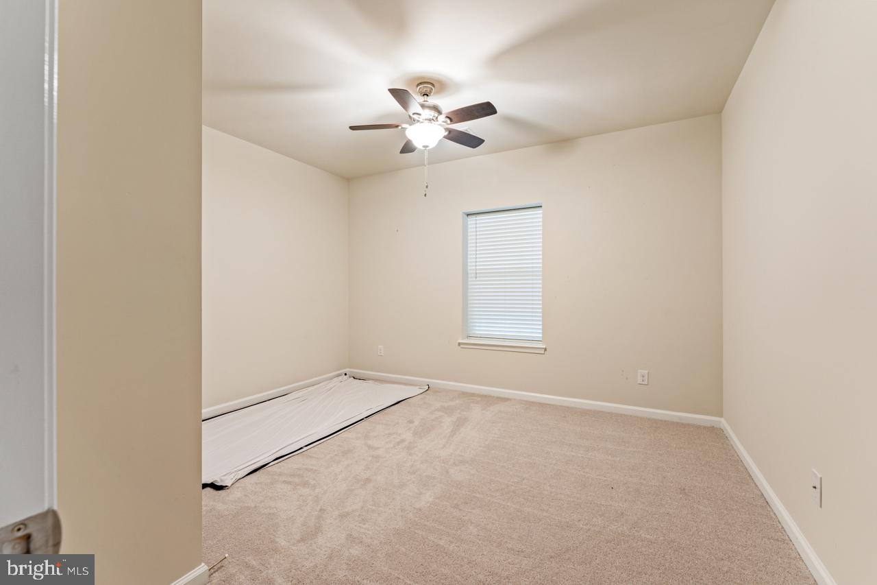 ESTATES AT KINGSWOOD - Residential Lease