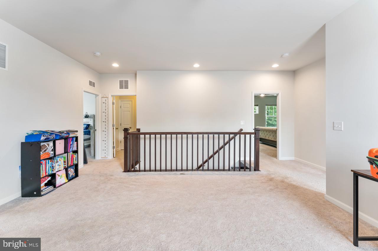 ESTATES AT KINGSWOOD - Residential Lease