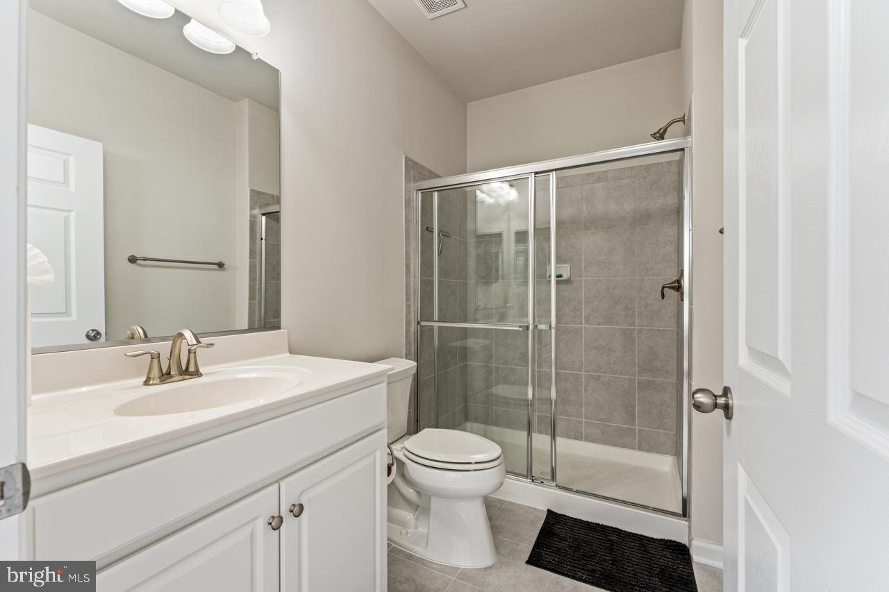 ESTATES AT KINGSWOOD - Residential Lease