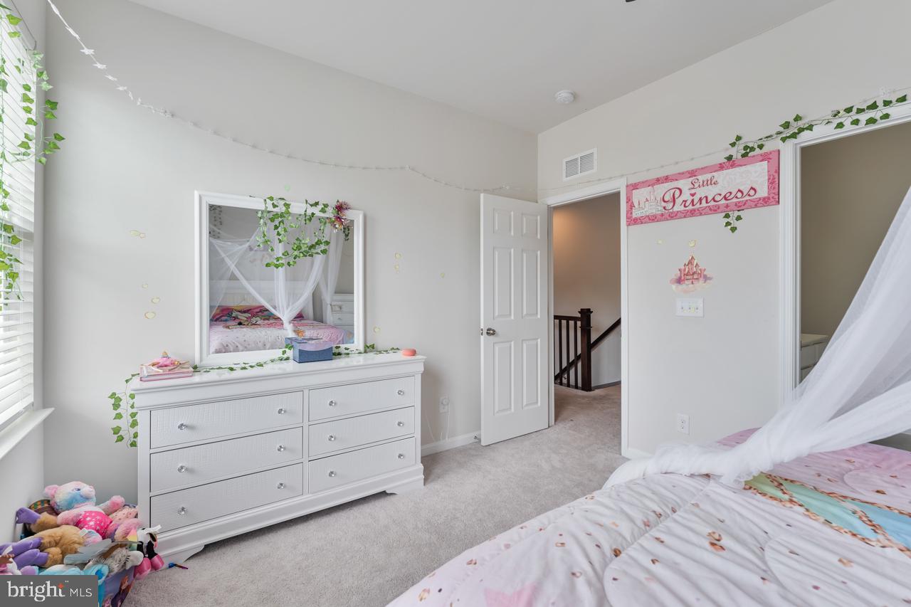 ESTATES AT KINGSWOOD - Residential Lease