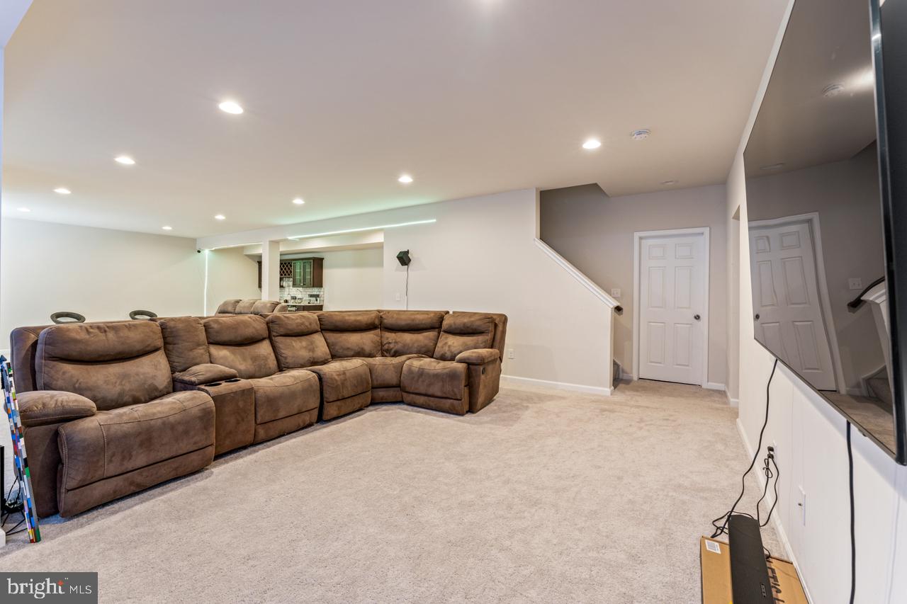 ESTATES AT KINGSWOOD - Residential Lease