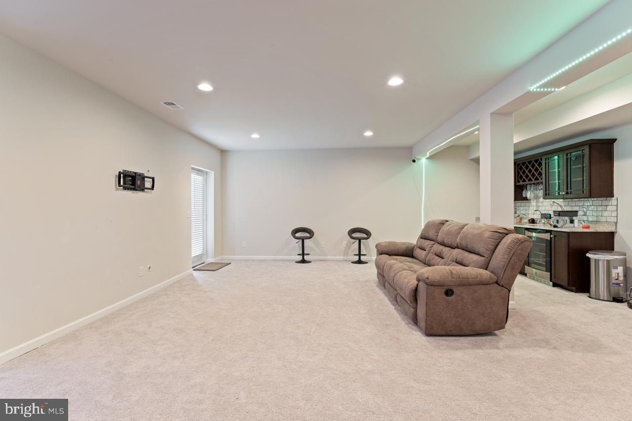 ESTATES AT KINGSWOOD - Residential Lease