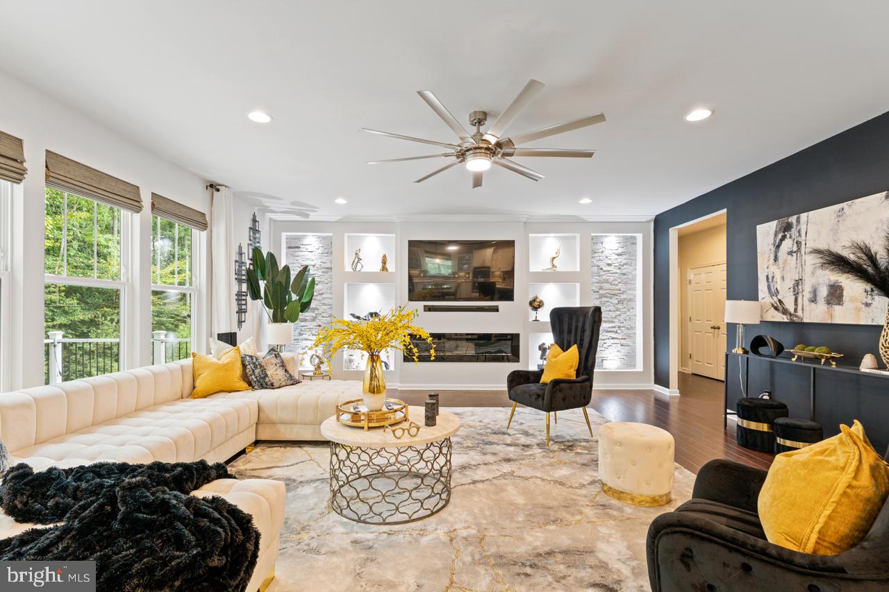 ESTATES AT KINGSWOOD - Residential Lease