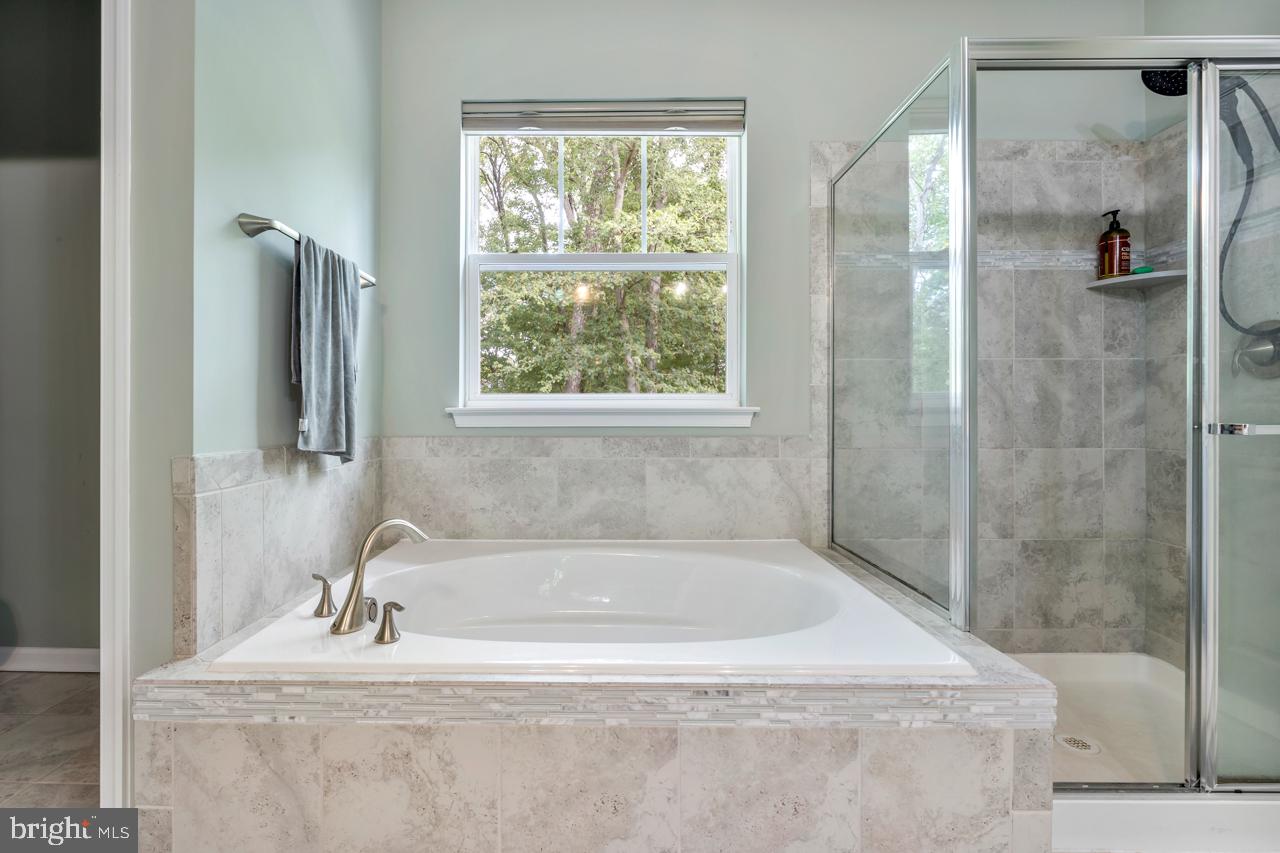 ESTATES AT KINGSWOOD - Residential Lease