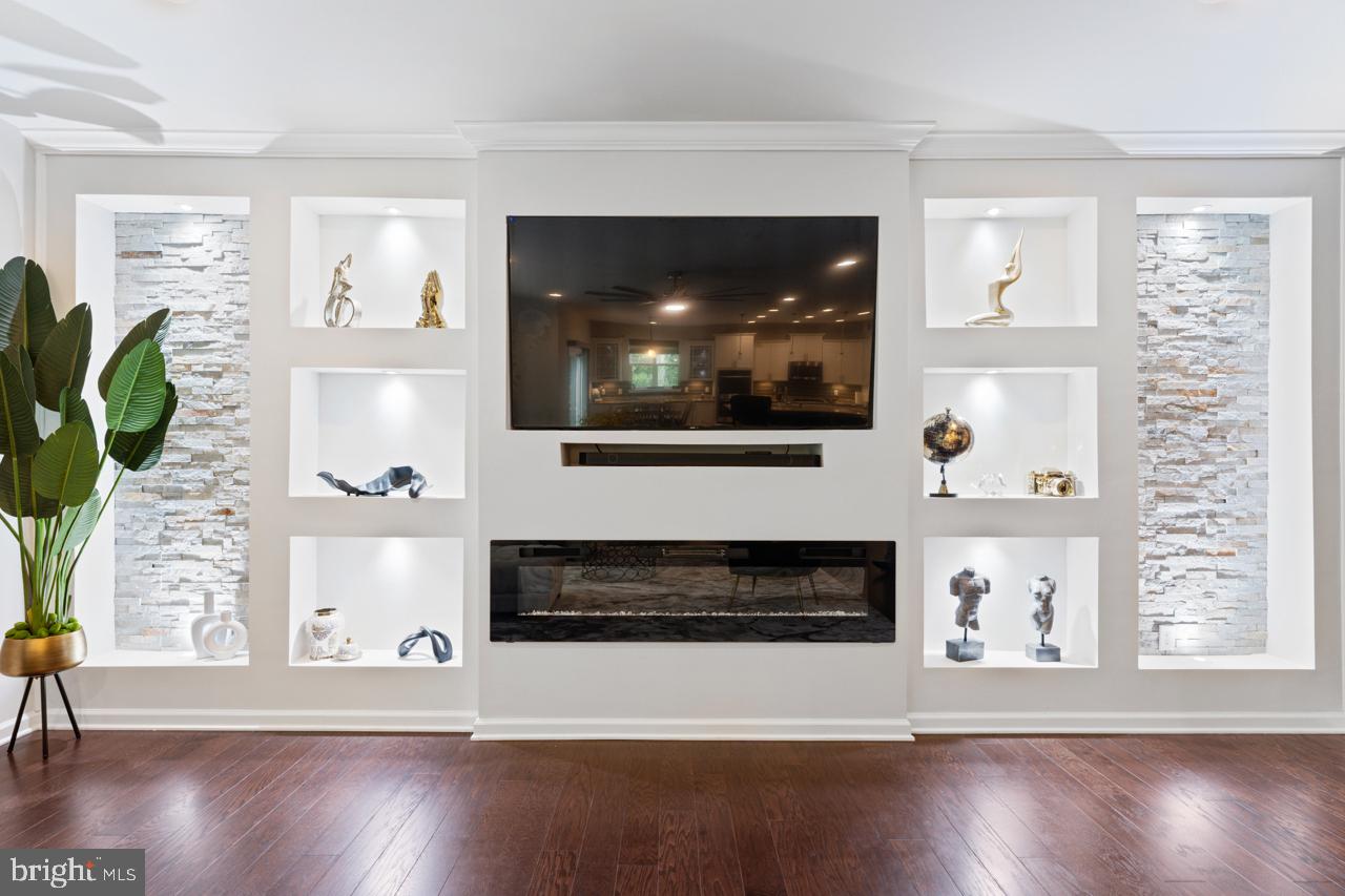 ESTATES AT KINGSWOOD - Residential Lease