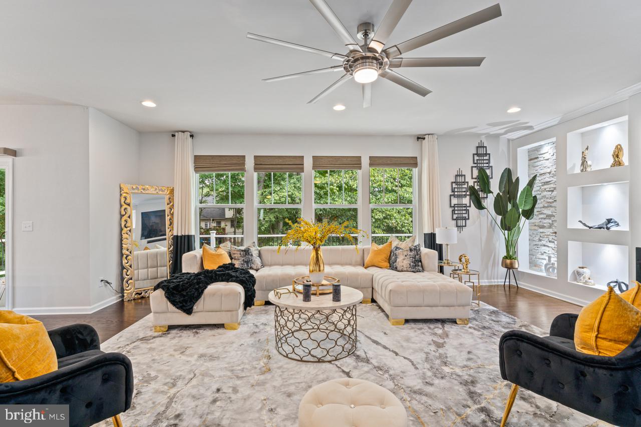 ESTATES AT KINGSWOOD - Residential Lease