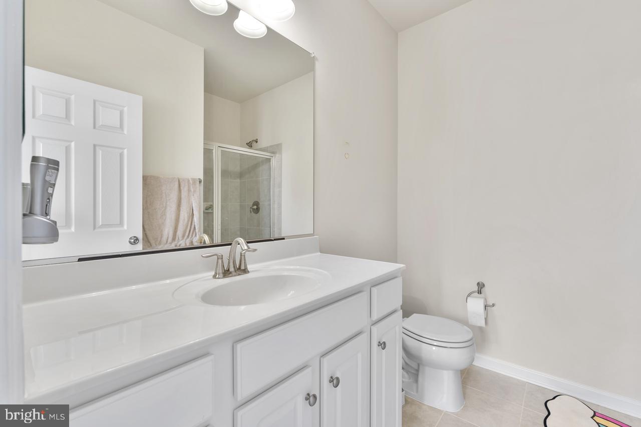 ESTATES AT KINGSWOOD - Residential Lease