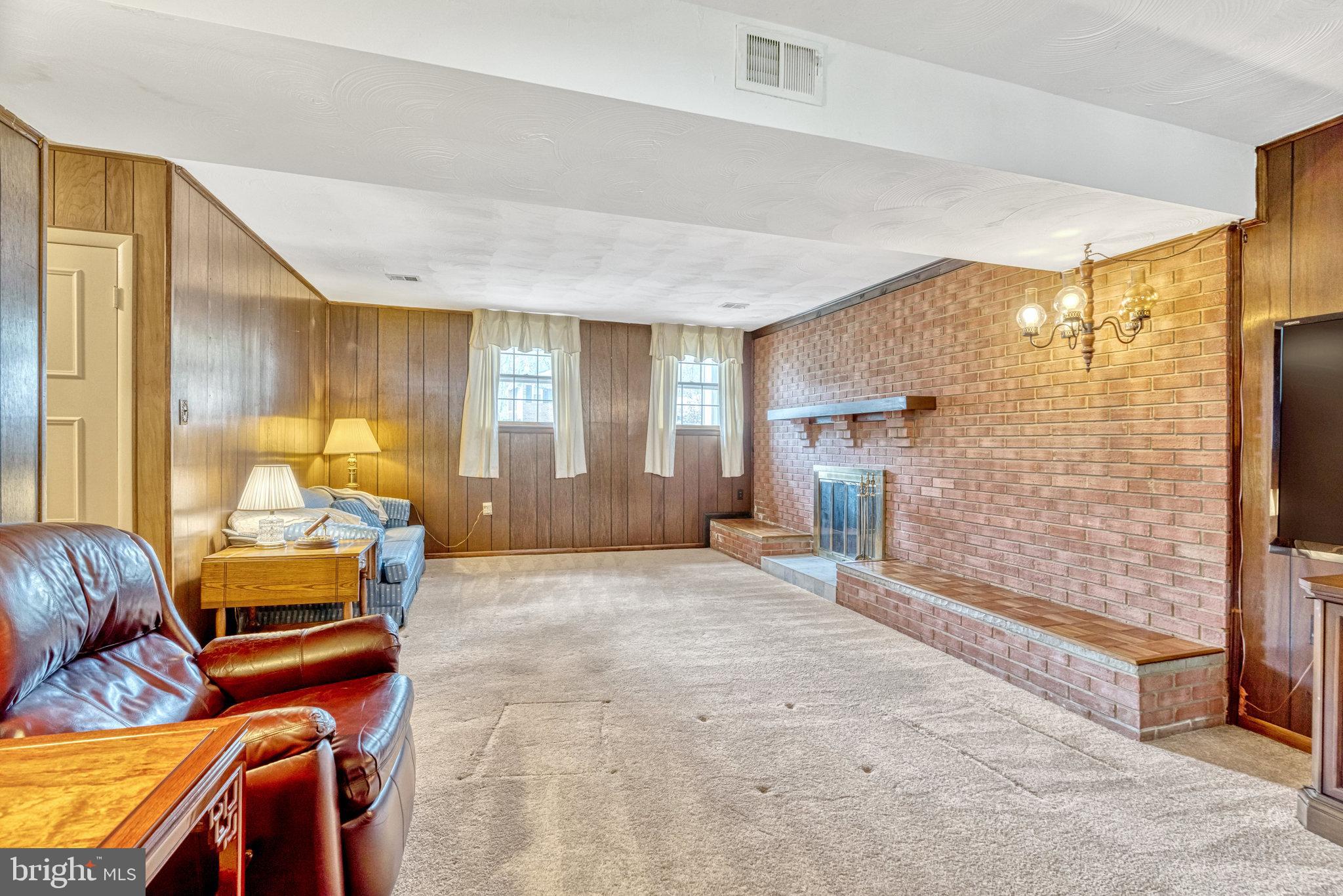 CHALET WOODS - Residential