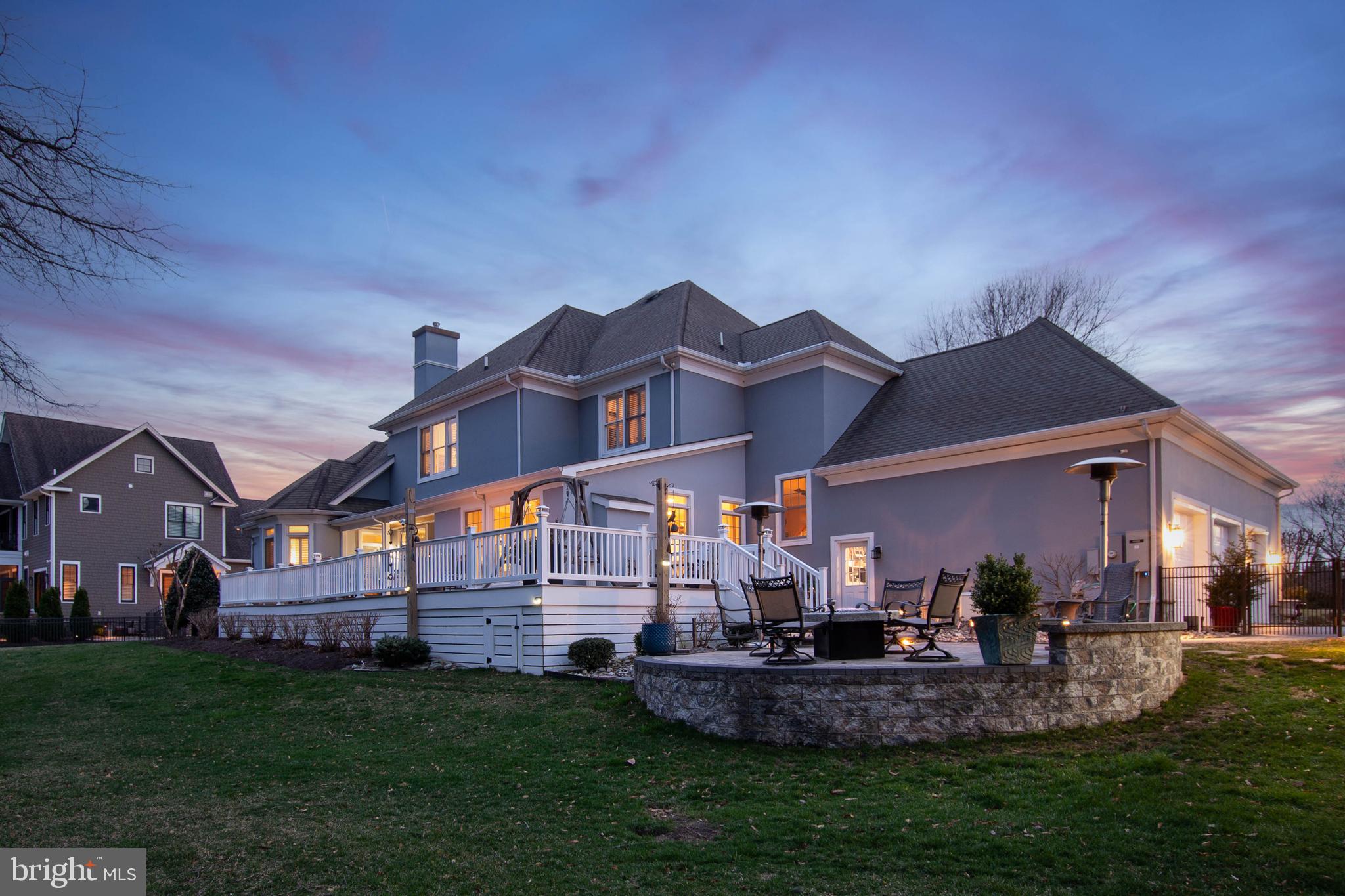 WOLFE POINTE - Residential