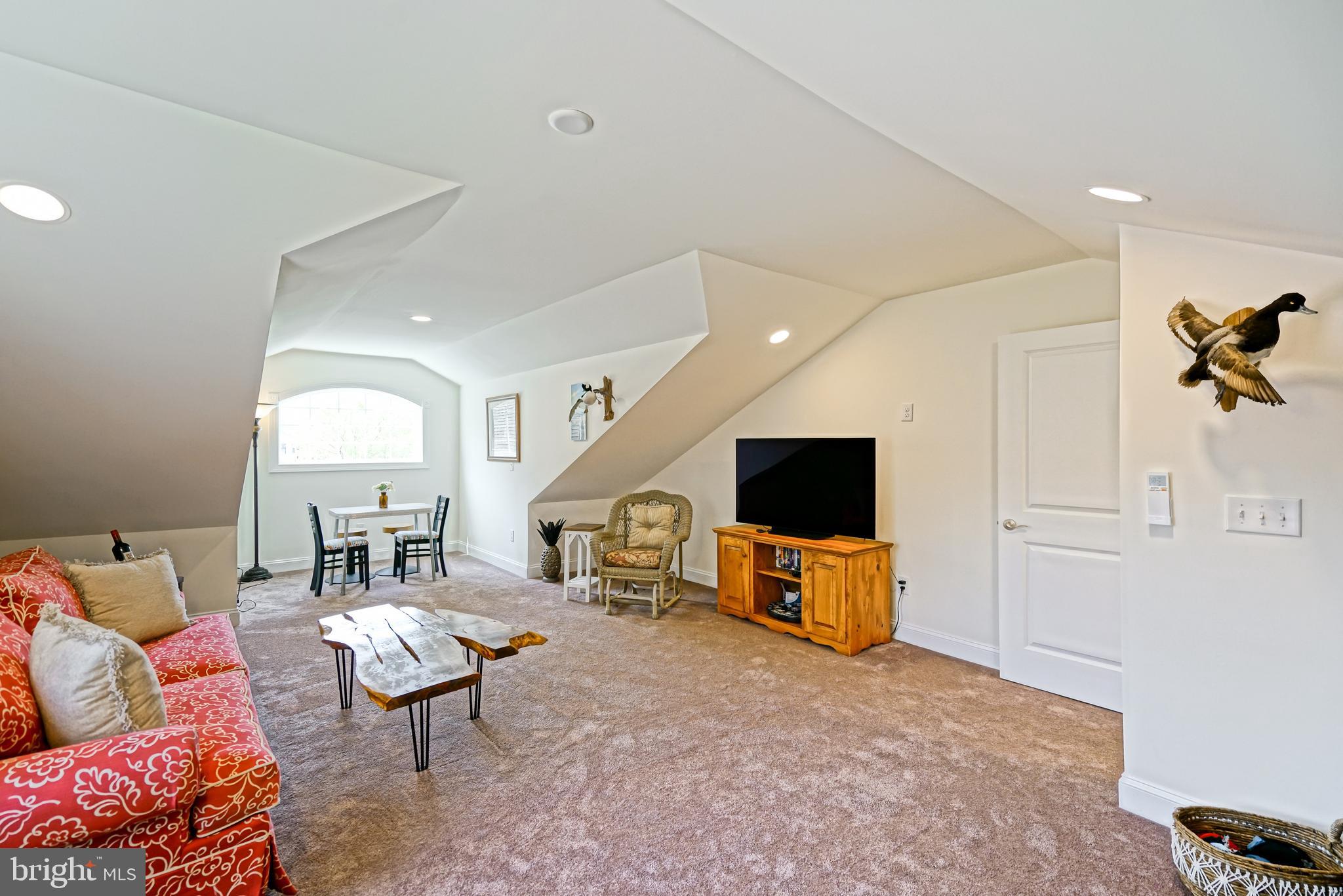 WOLFE POINTE - Residential