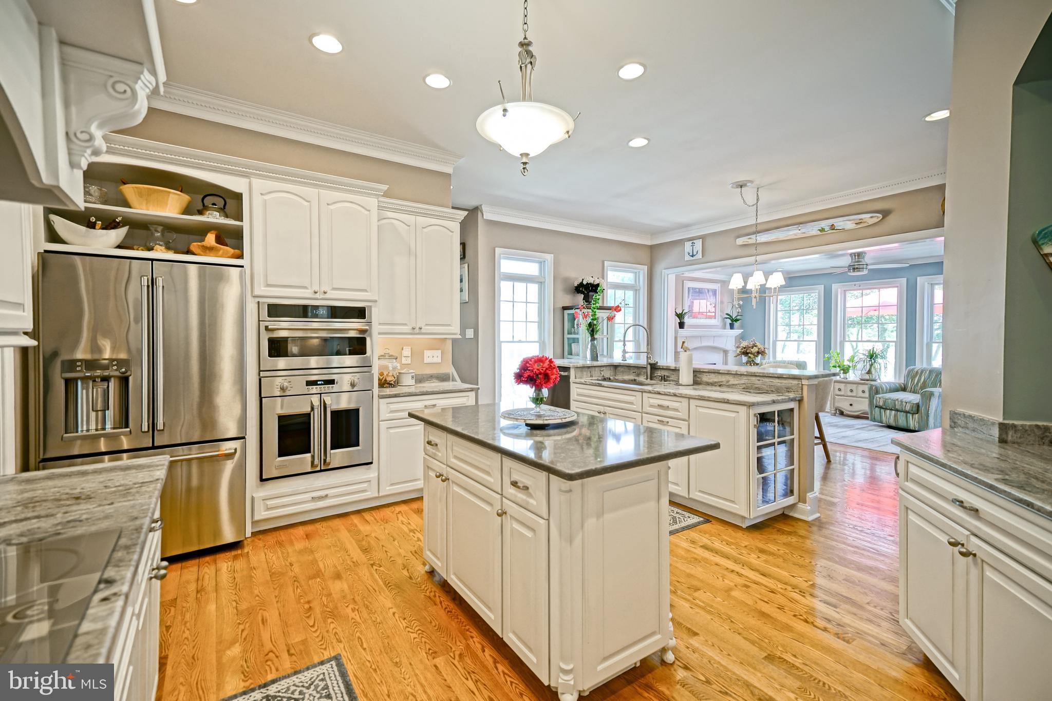 WOLFE POINTE - Residential