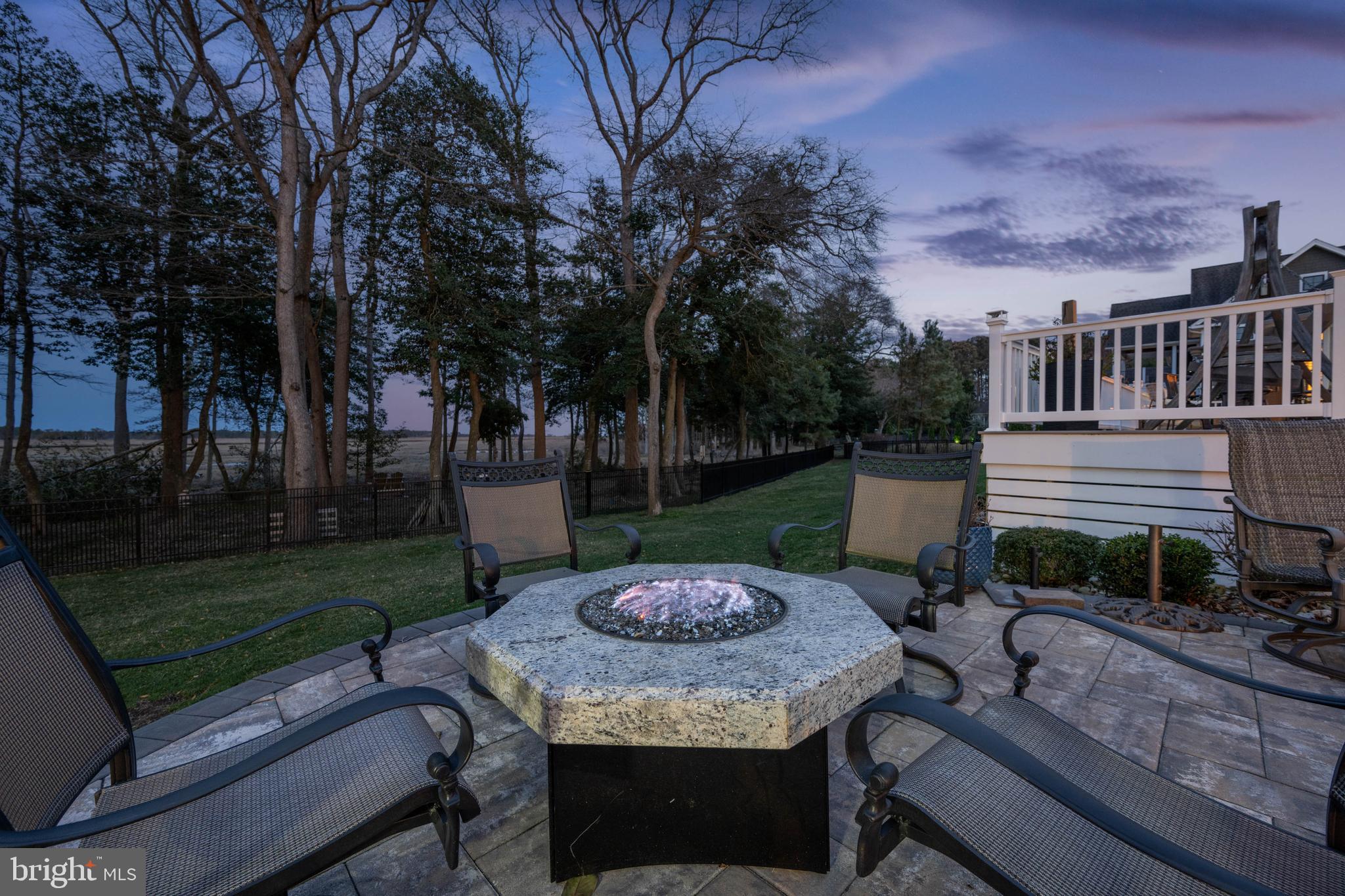 WOLFE POINTE - Residential