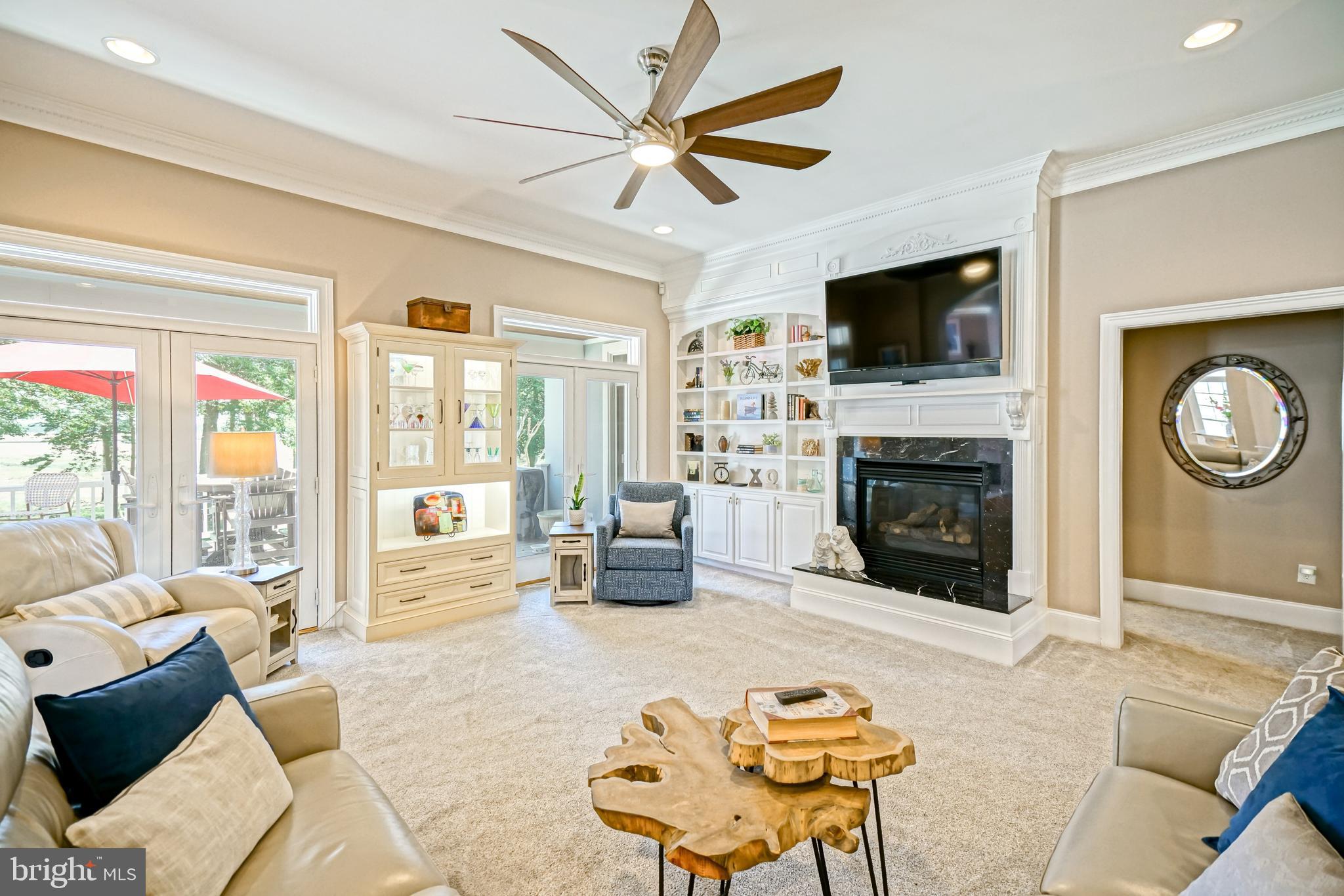 WOLFE POINTE - Residential