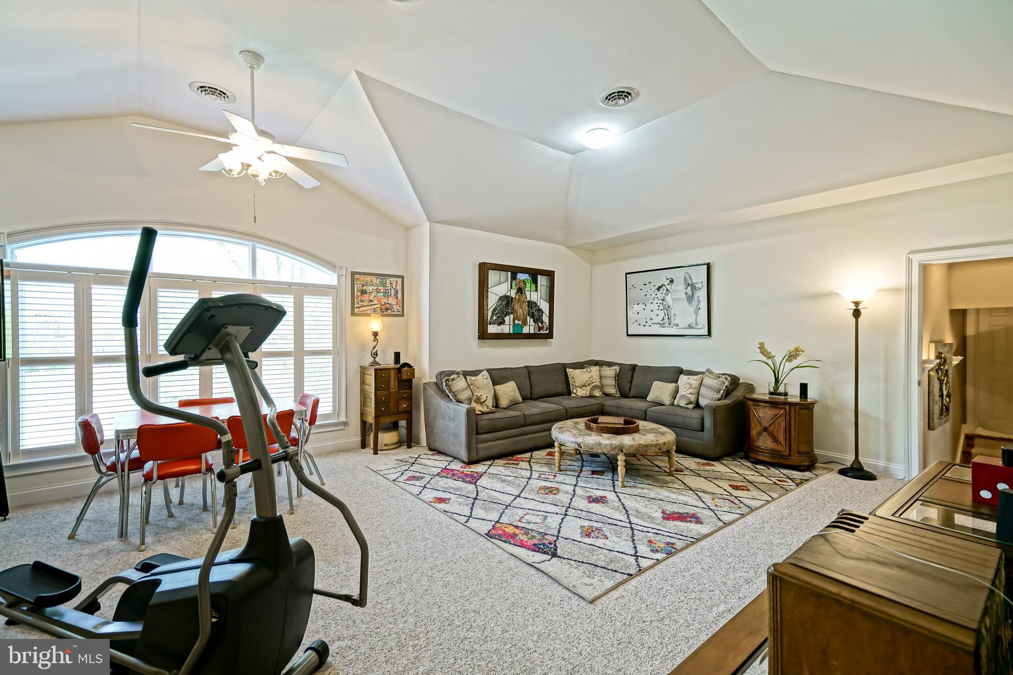 WOLFE POINTE - Residential