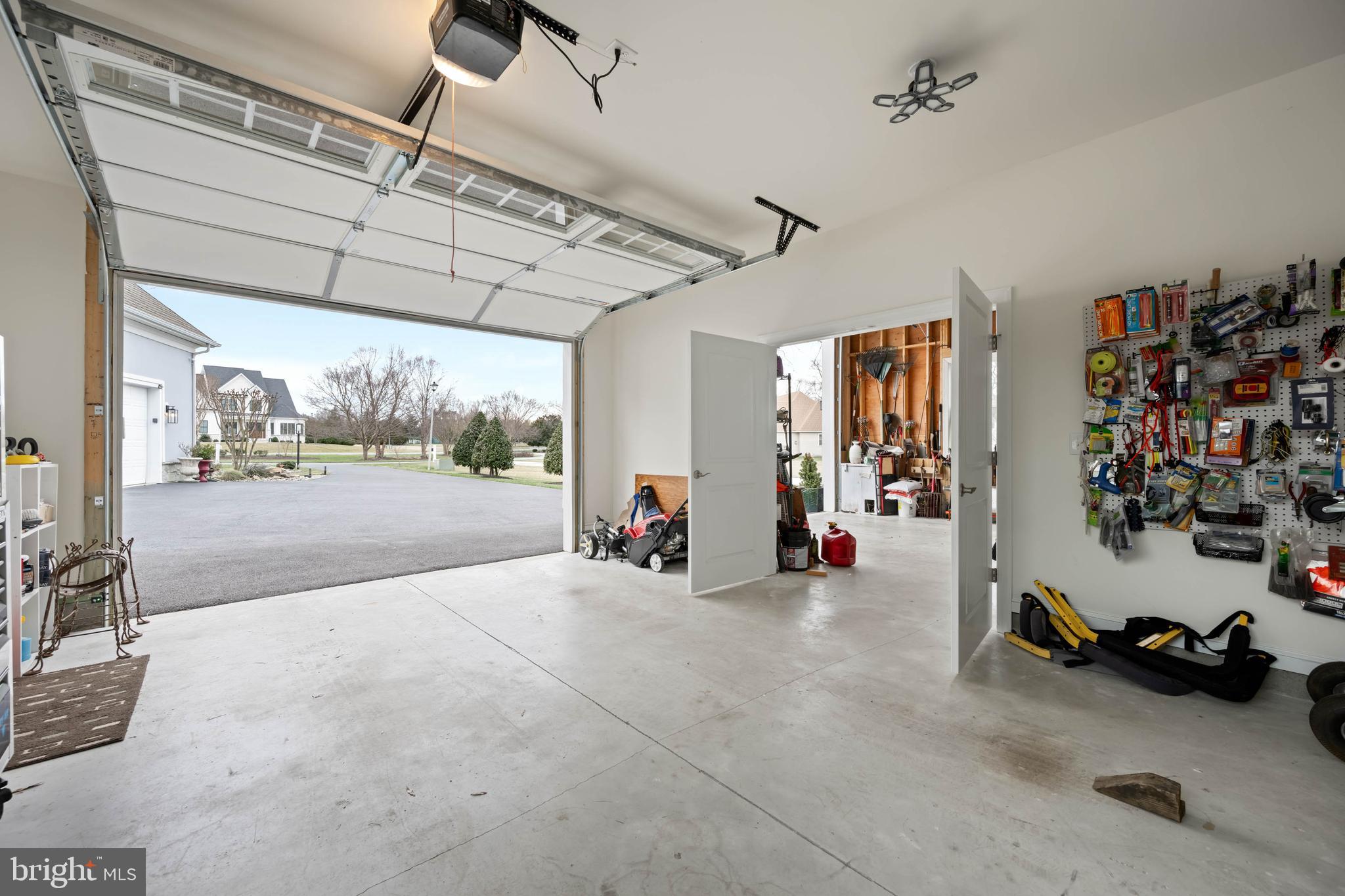 WOLFE POINTE - Residential