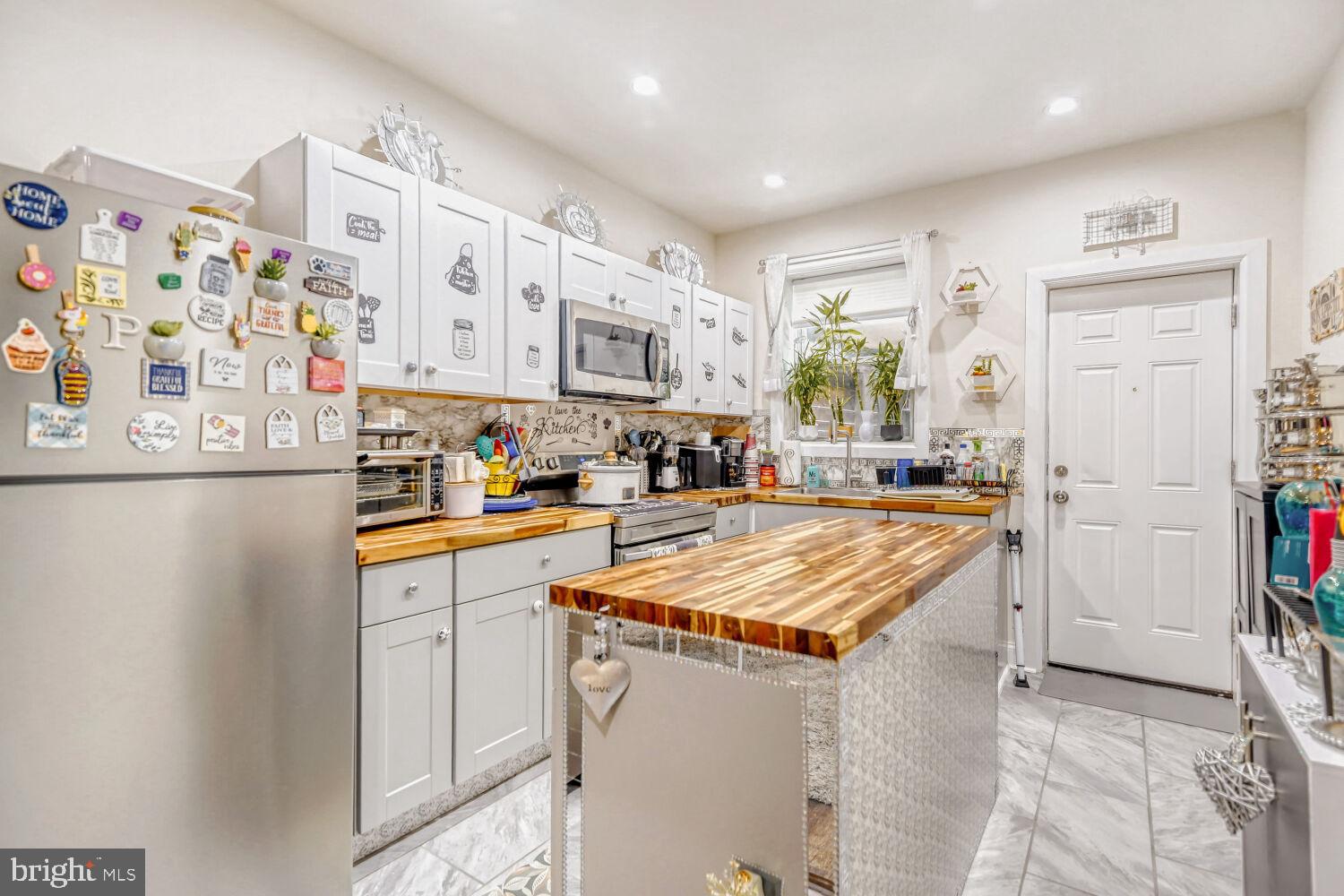 MONTEBELLO - Residential