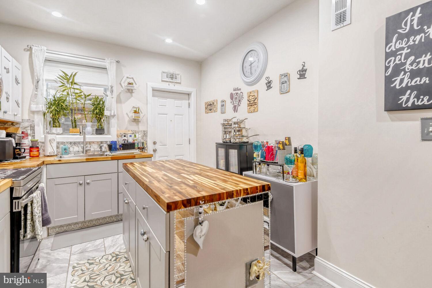 MONTEBELLO - Residential