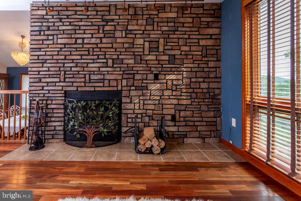 NONE UNRESTRICTED - Residential