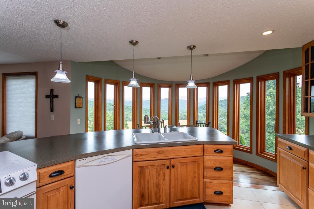 NONE UNRESTRICTED - Residential