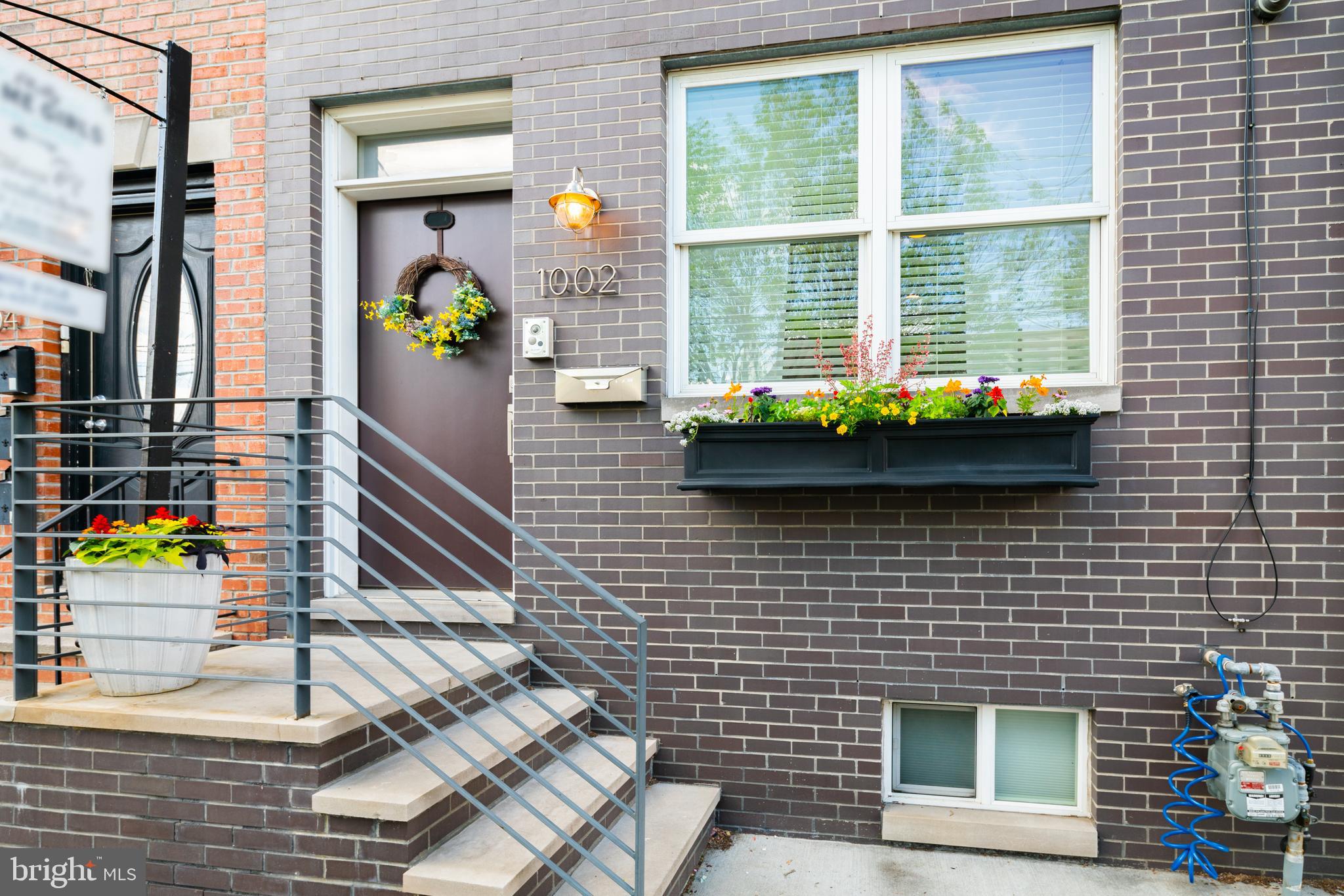 QUEEN VILLAGE - Residential