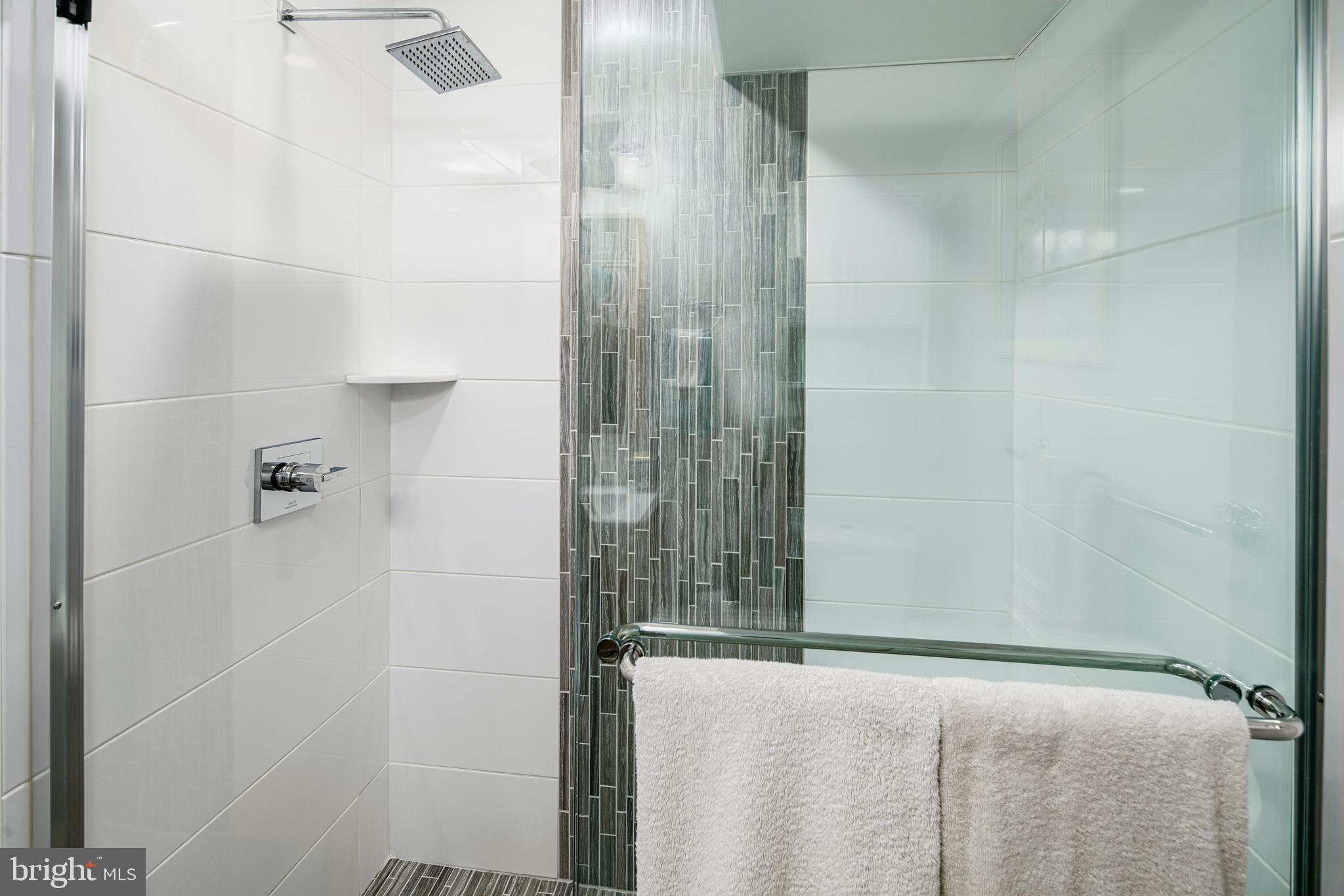 QUEEN VILLAGE - Residential