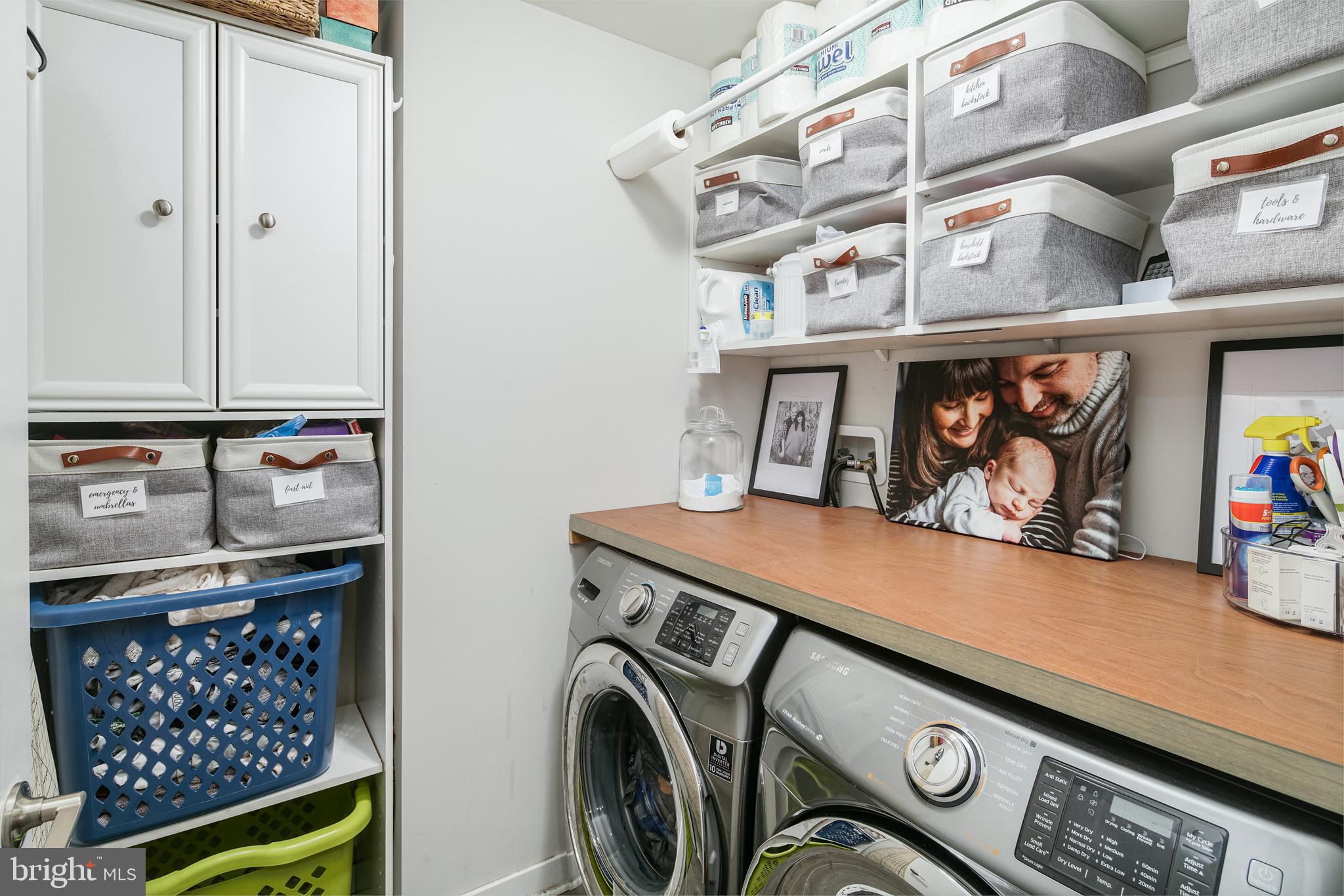 QUEEN VILLAGE - Residential