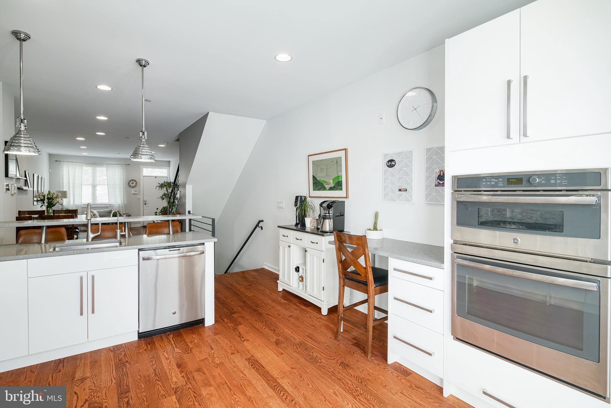 QUEEN VILLAGE - Residential