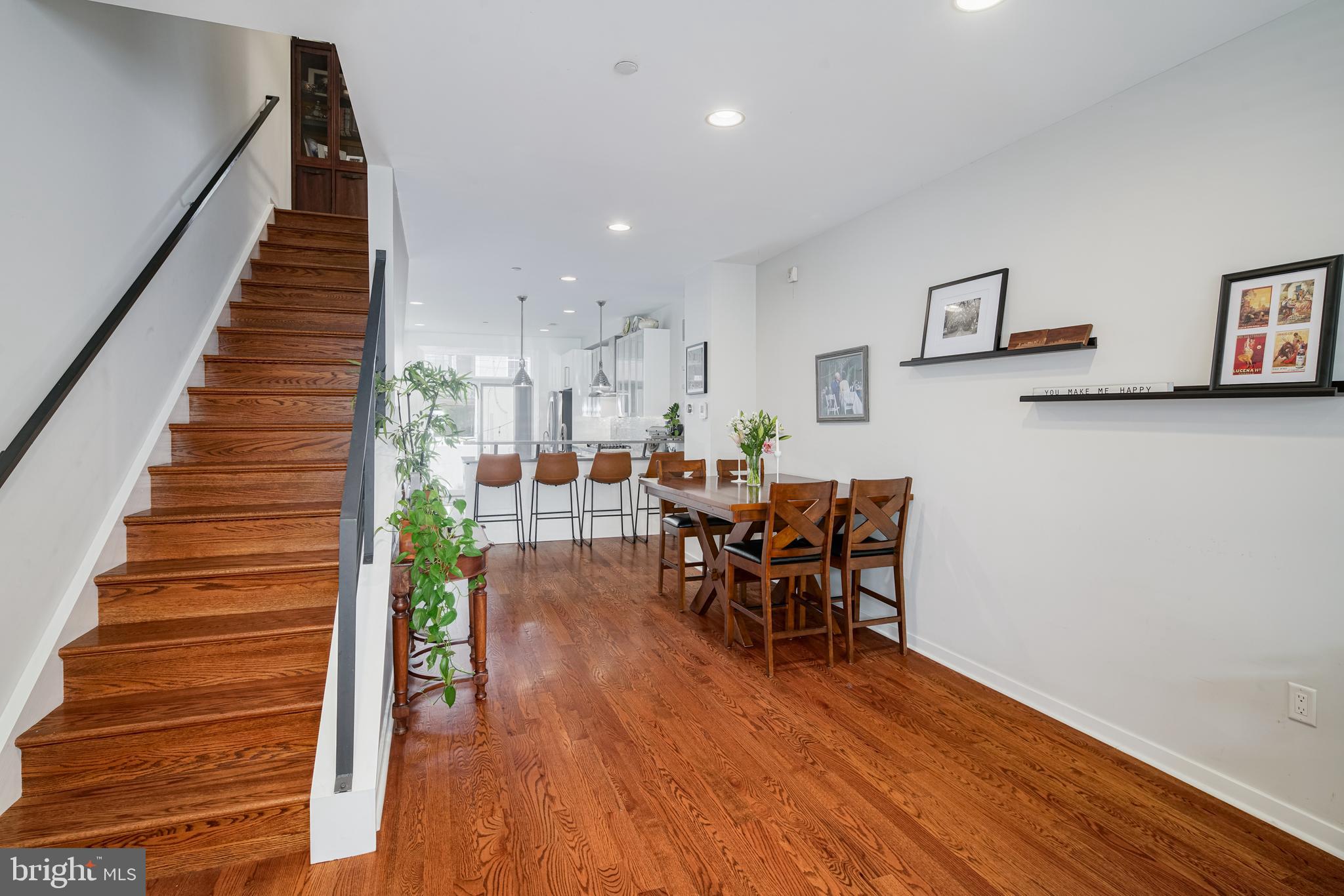 QUEEN VILLAGE - Residential