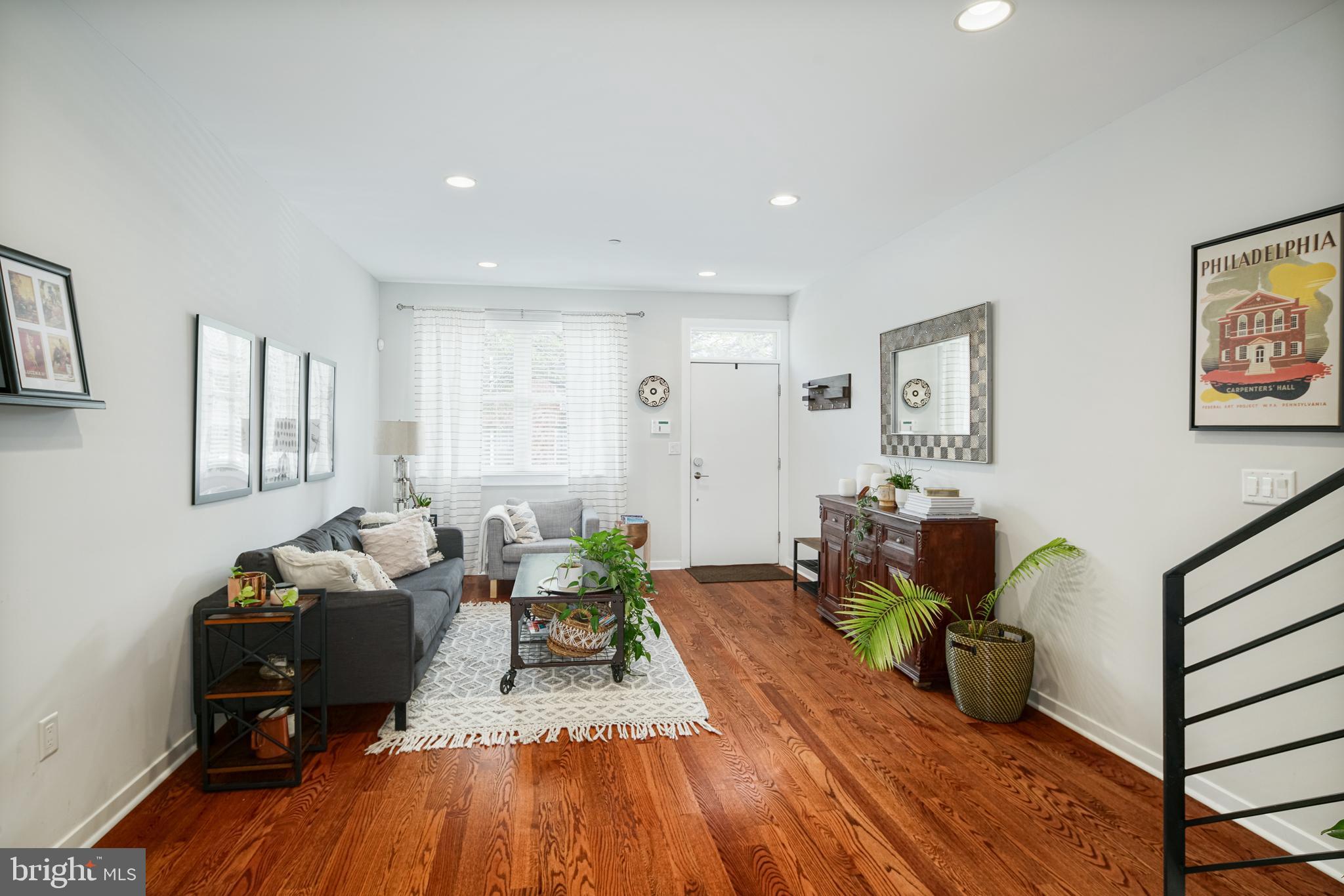 QUEEN VILLAGE - Residential