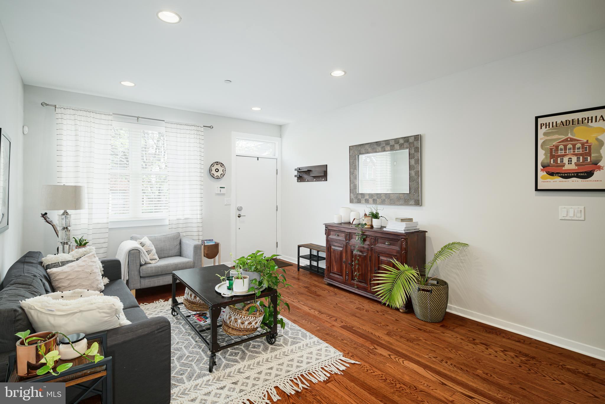 QUEEN VILLAGE - Residential