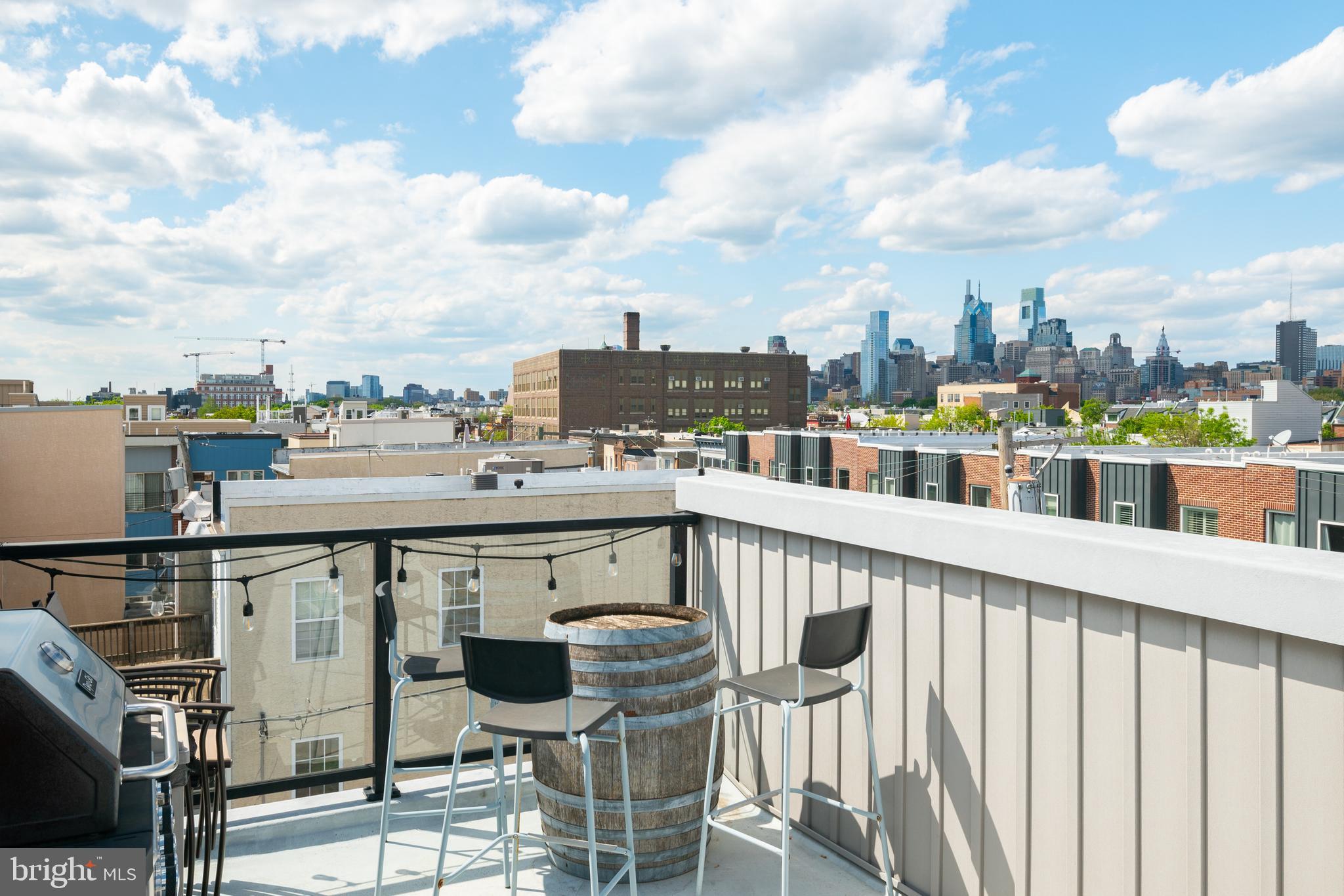 QUEEN VILLAGE - Residential