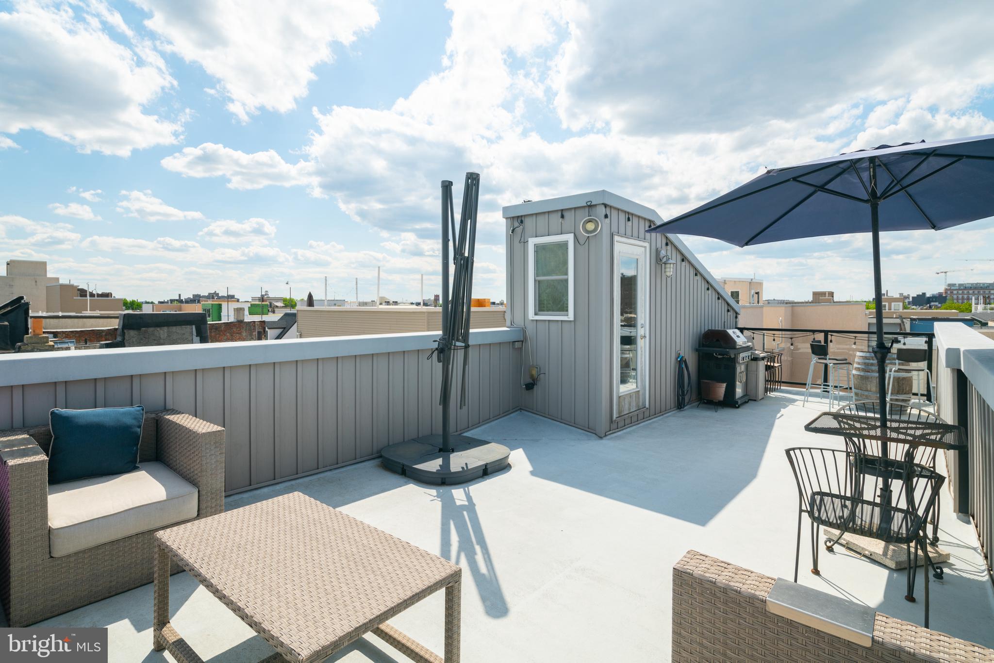 QUEEN VILLAGE - Residential