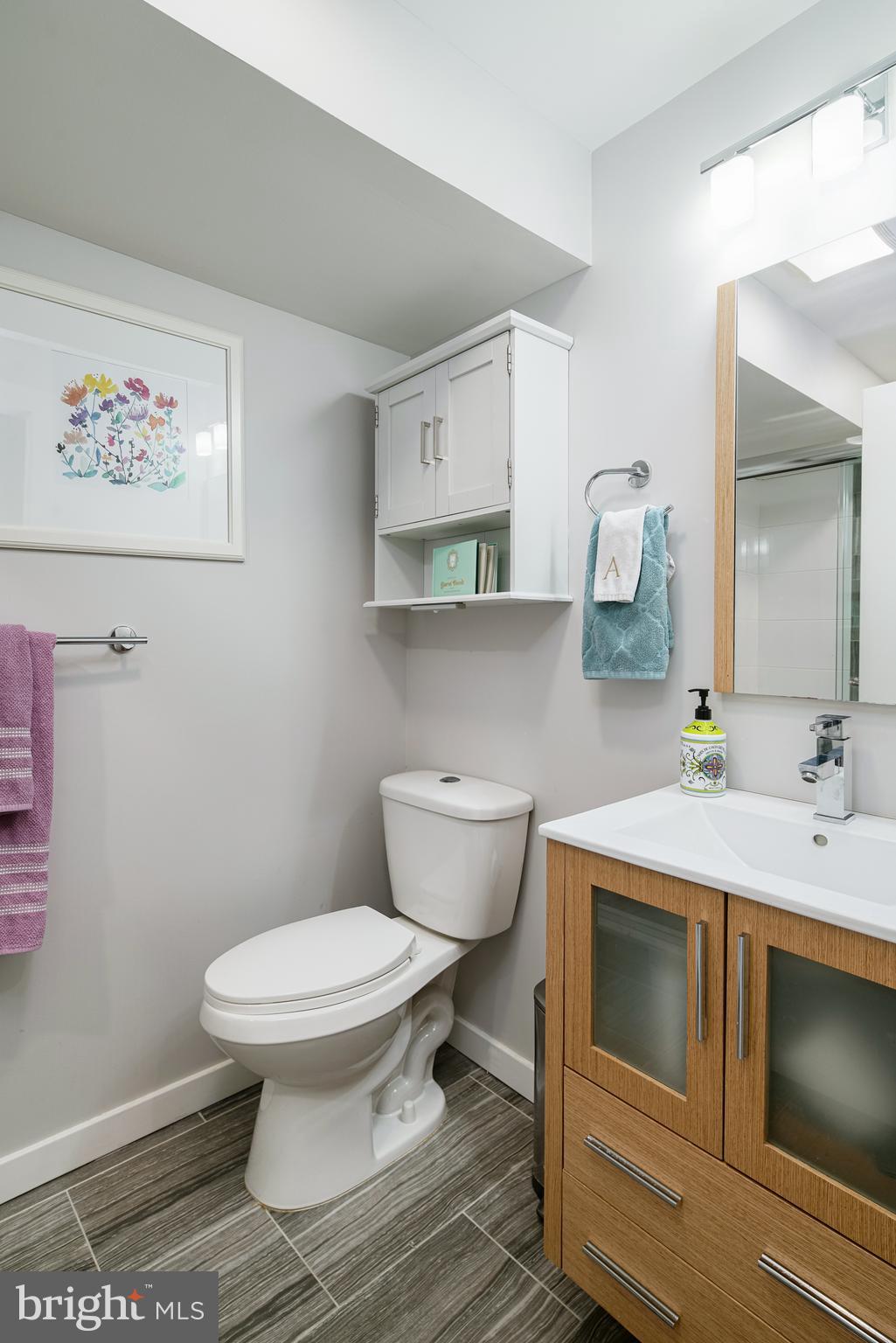 QUEEN VILLAGE - Residential