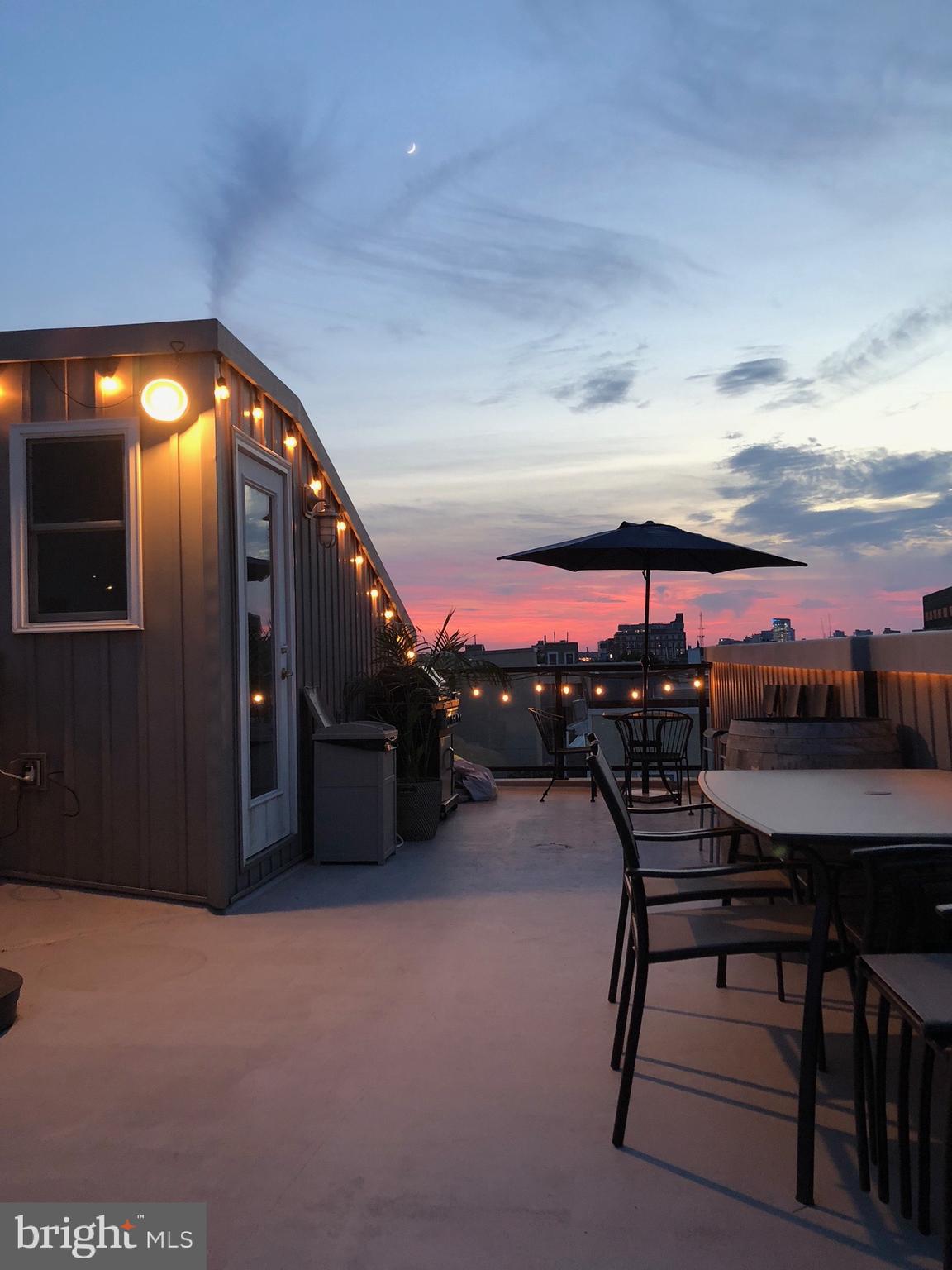 QUEEN VILLAGE - Residential