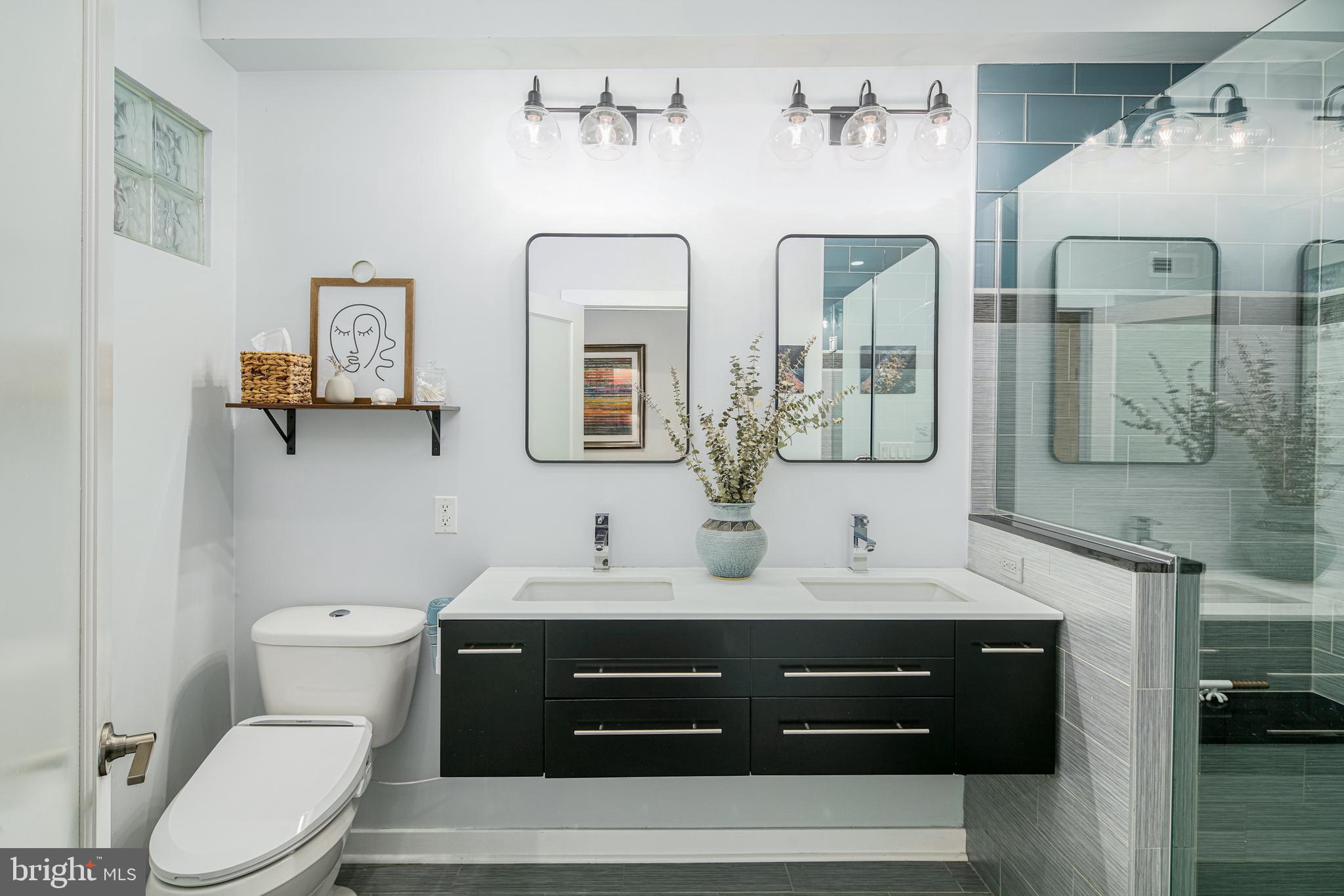 QUEEN VILLAGE - Residential