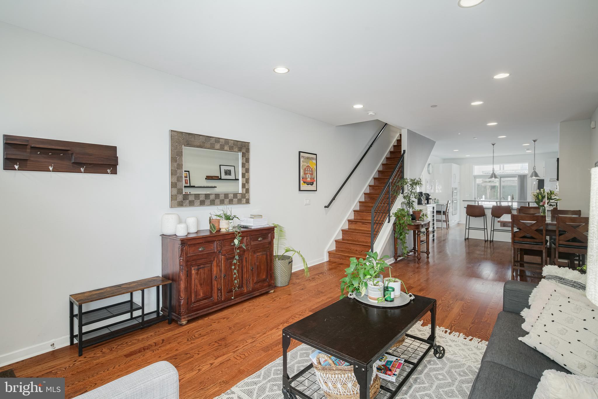 QUEEN VILLAGE - Residential