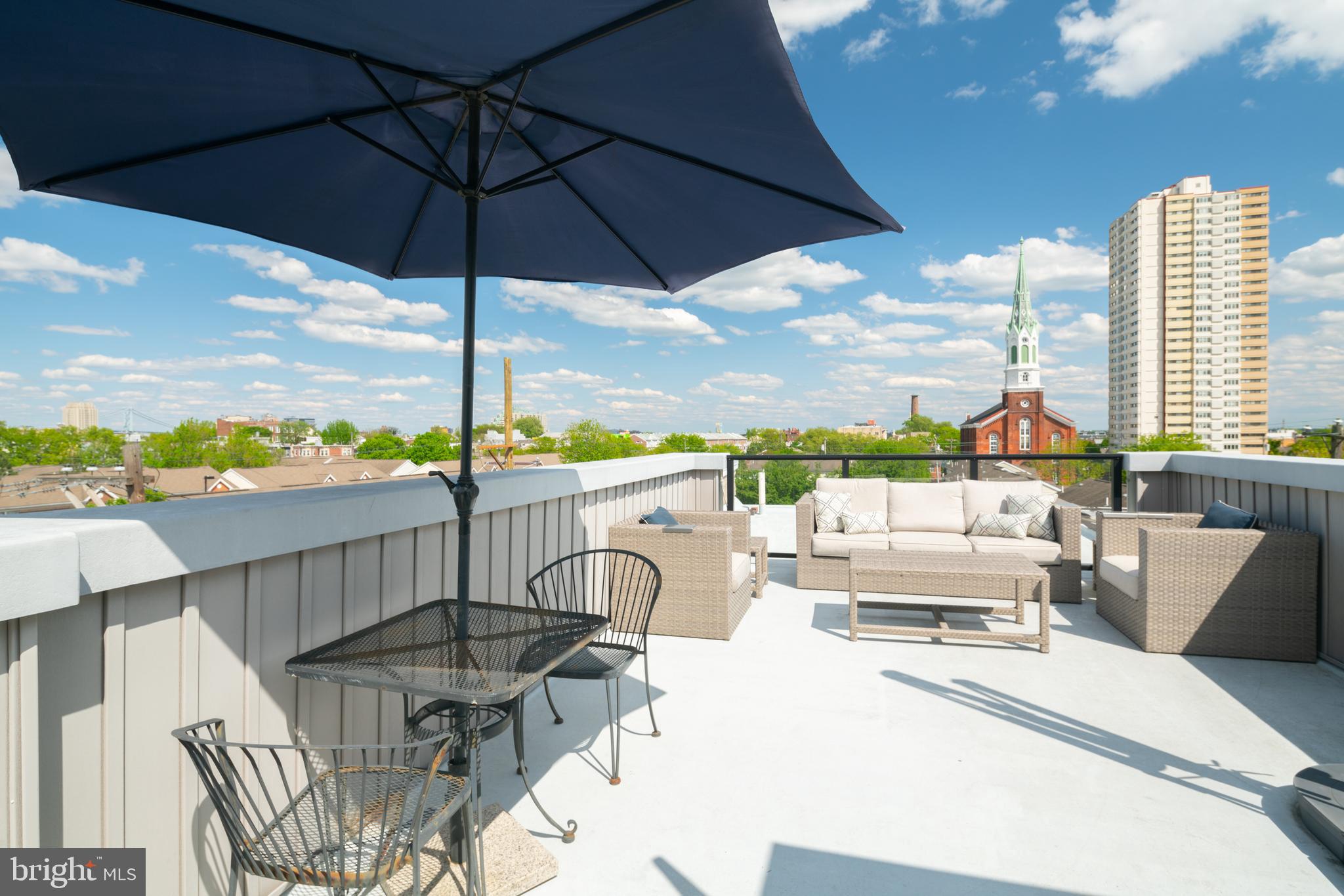 QUEEN VILLAGE - Residential