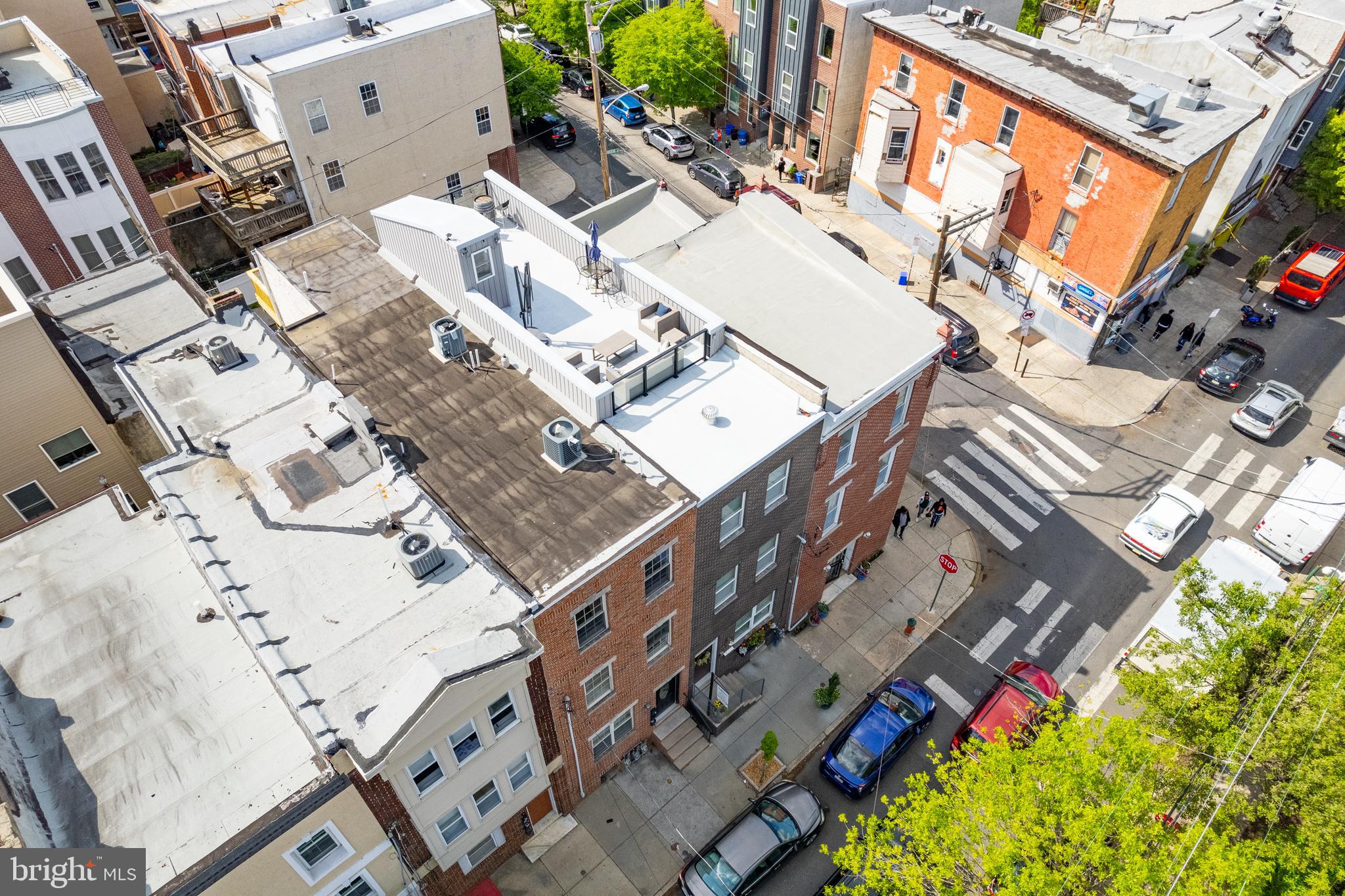 QUEEN VILLAGE - Residential