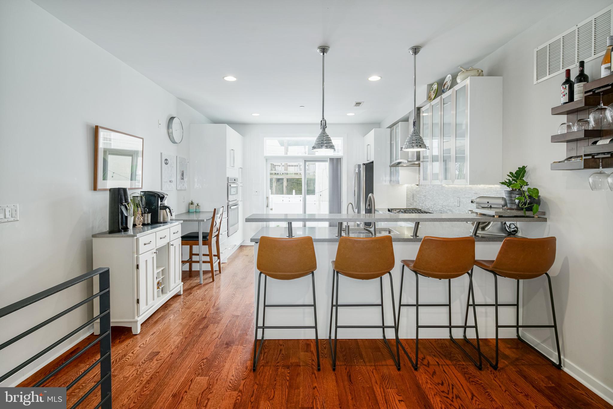 QUEEN VILLAGE - Residential