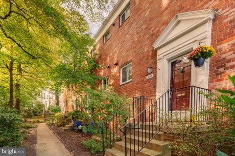 Townhouse For Sale - 3756 Gunston Road<br/> ALEXANDRIA, VA 22302