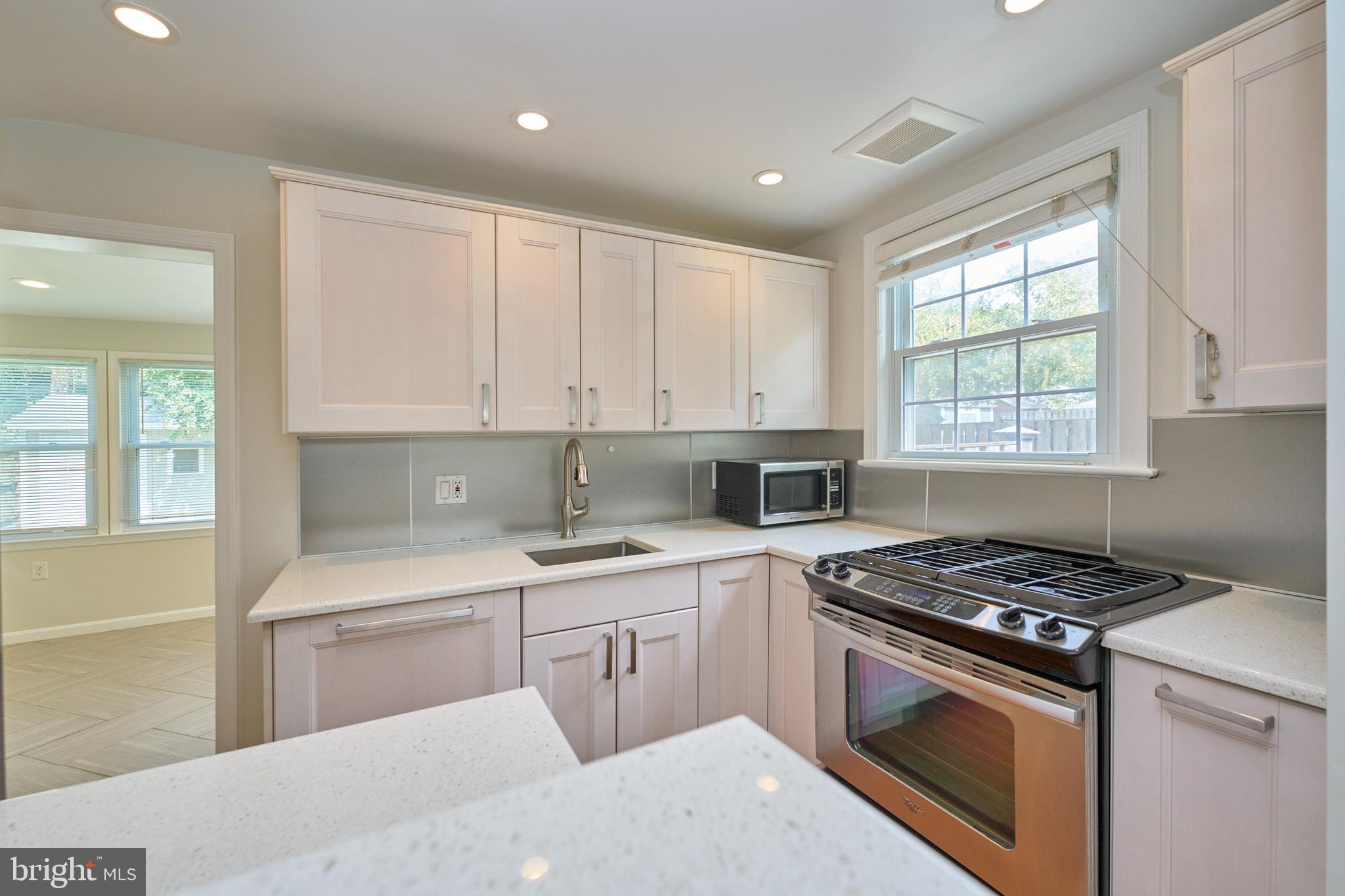 GLEBE MANOR - Residential Lease