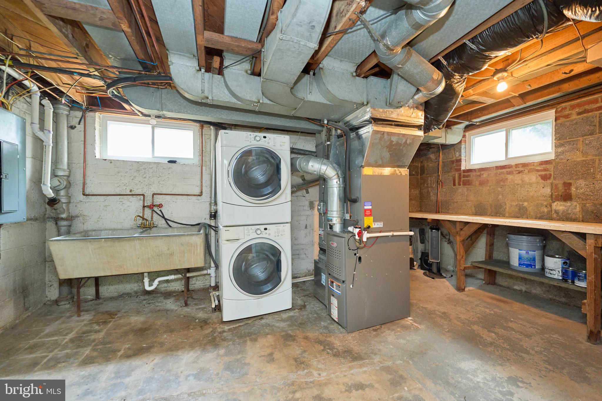 GLEBE MANOR - Residential Lease