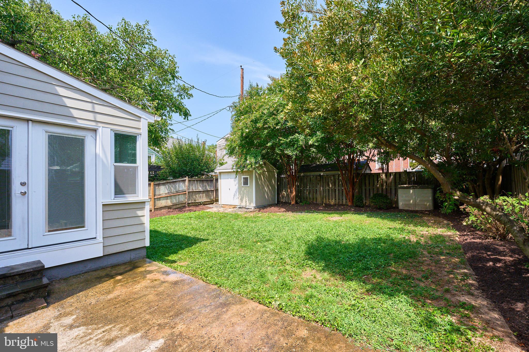 GLEBE MANOR - Residential Lease