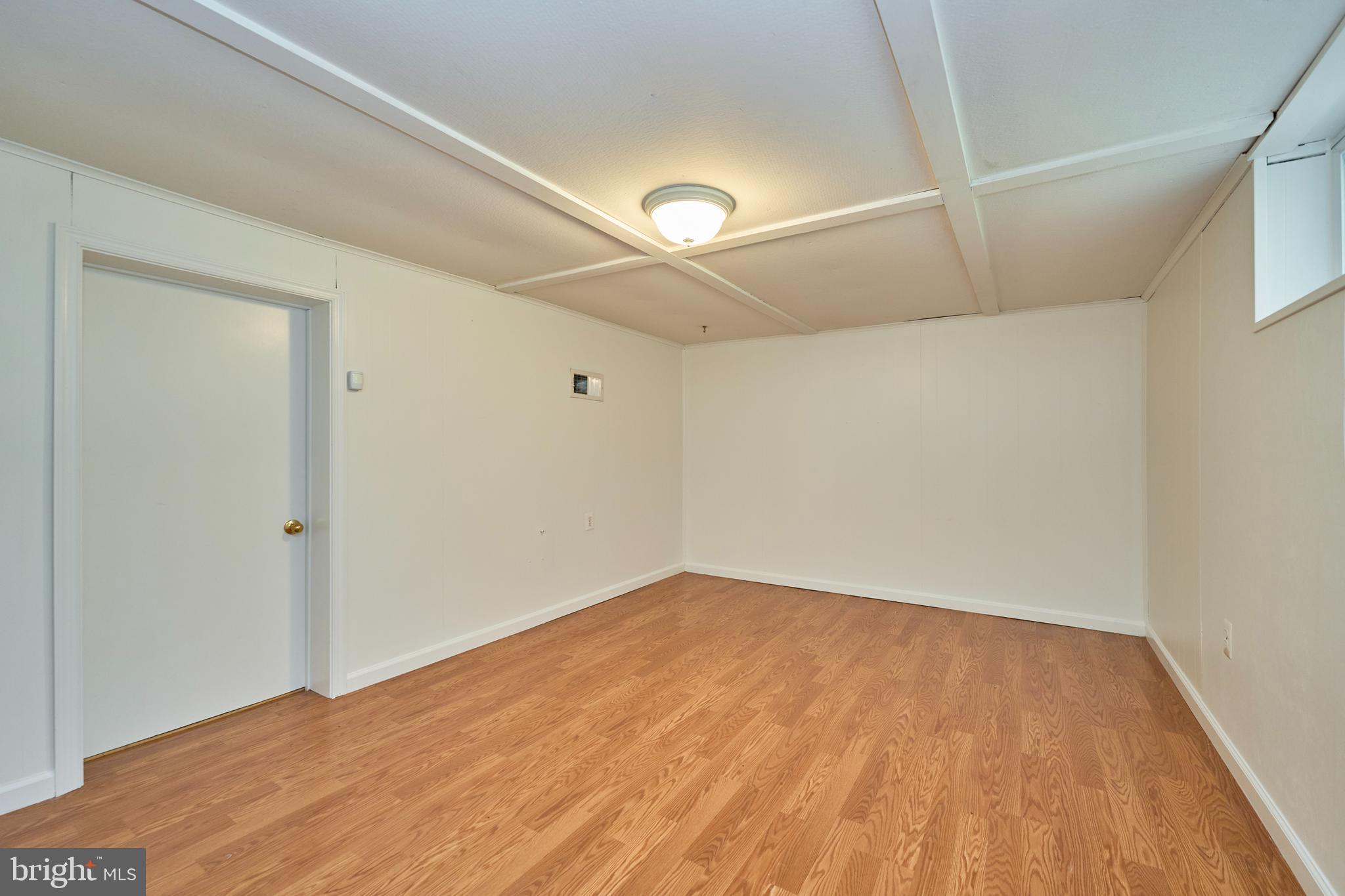 GLEBE MANOR - Residential Lease