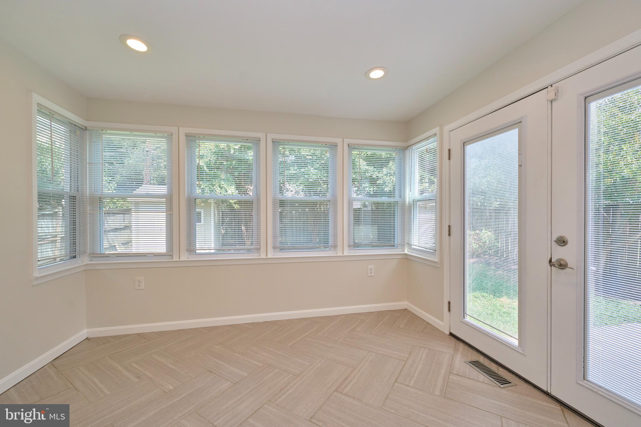 GLEBE MANOR - Residential Lease