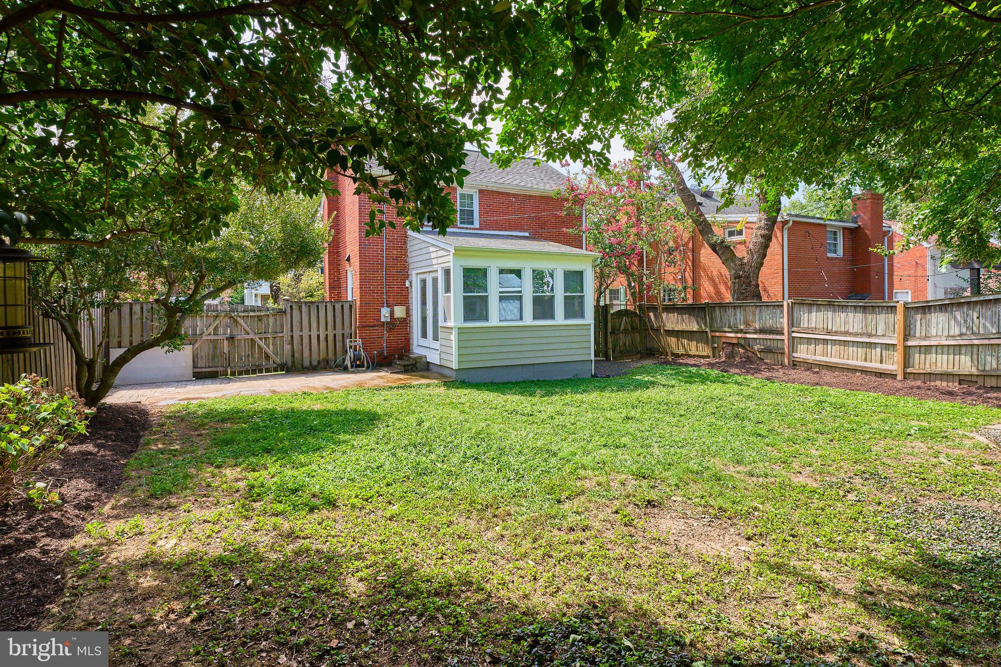 GLEBE MANOR - Residential Lease