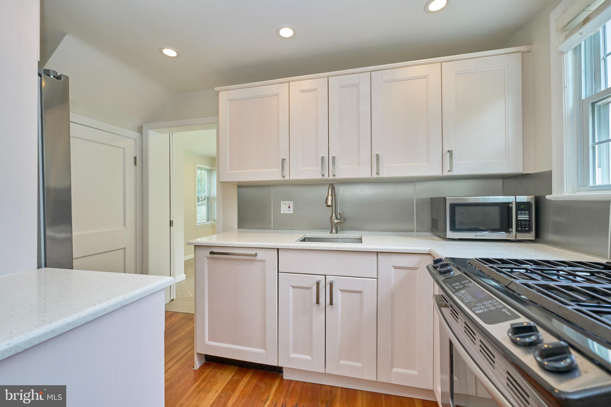 GLEBE MANOR - Residential Lease